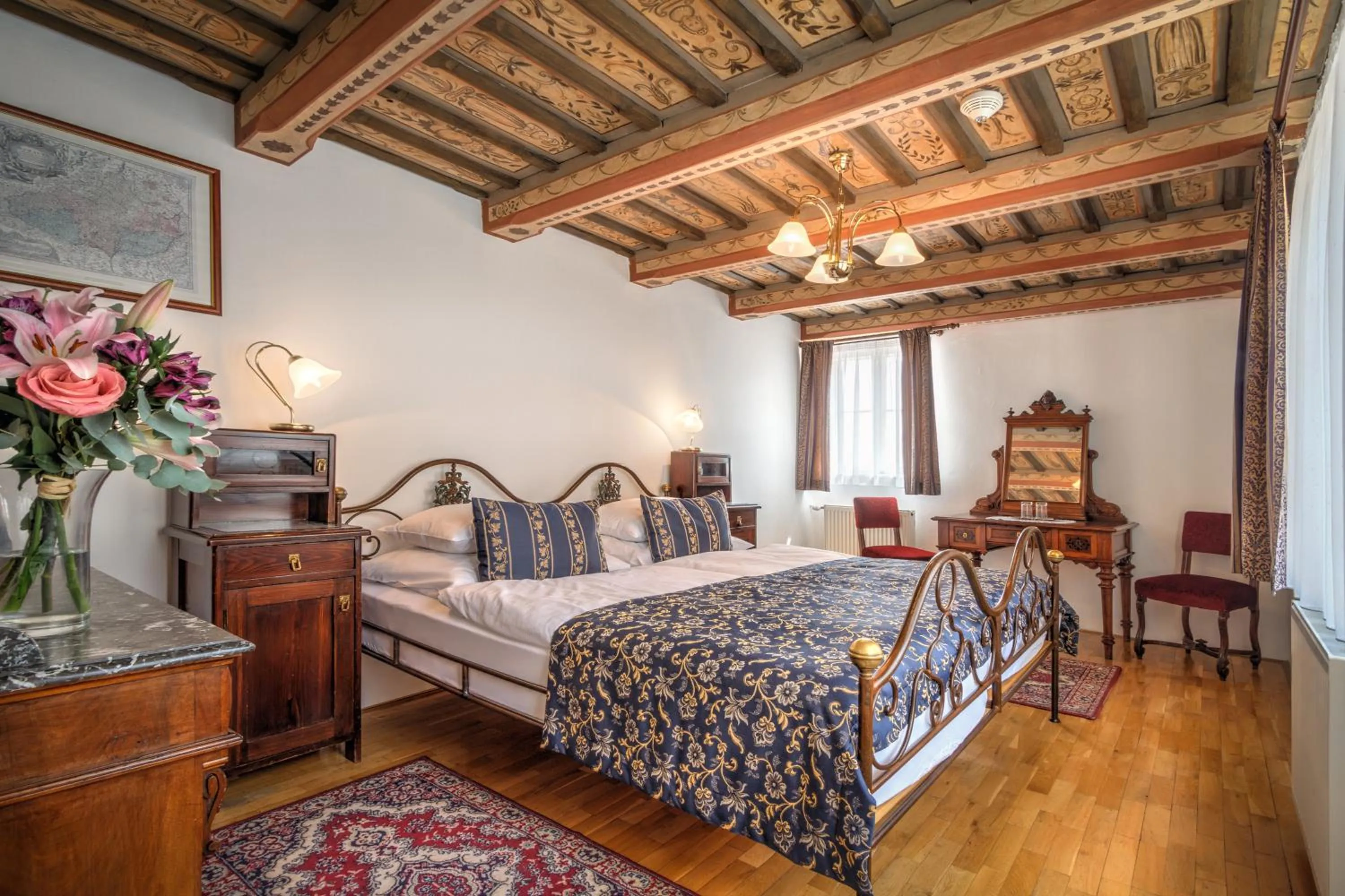 Bedroom, Bed in Red Lion Hotel