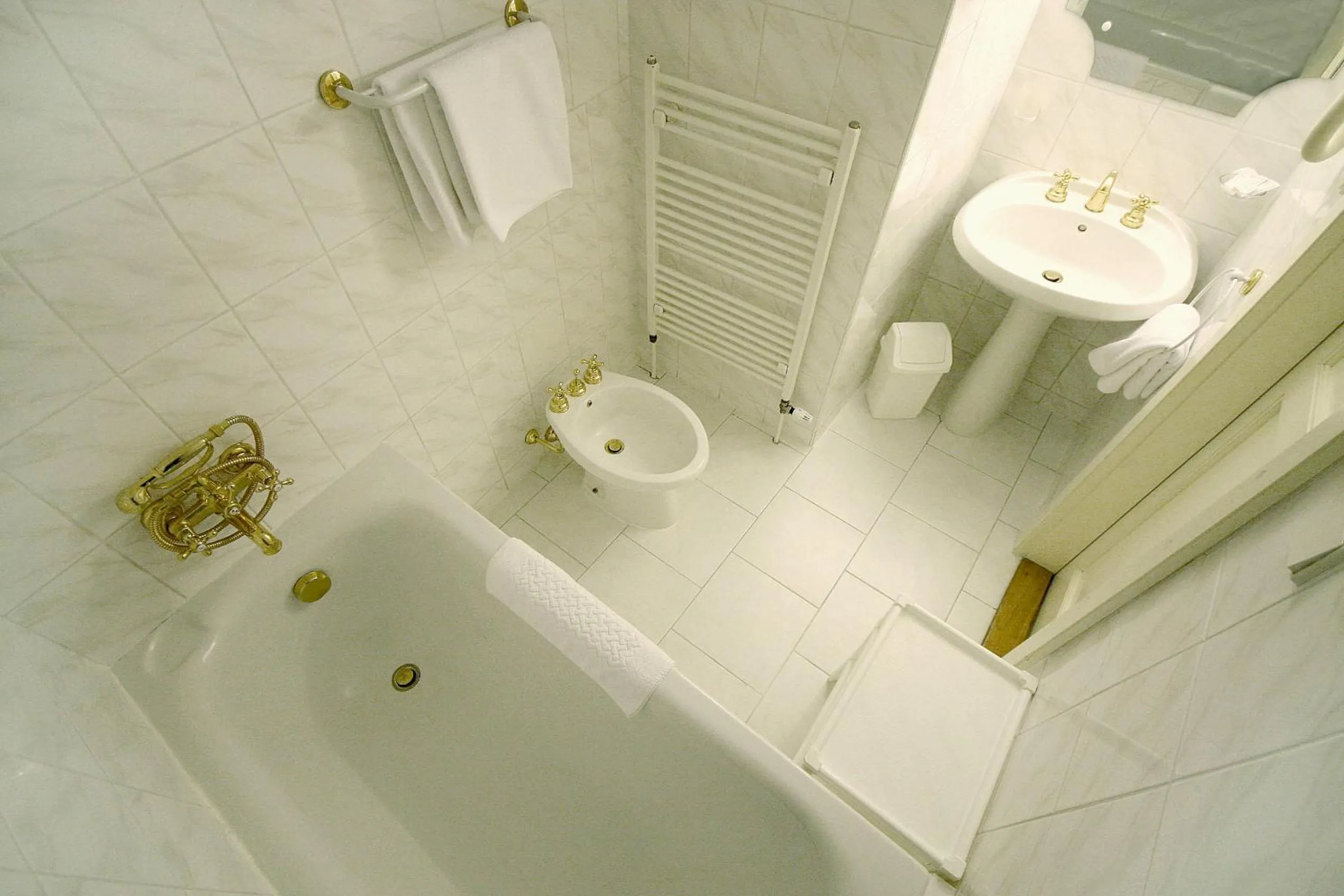 Bathroom in Red Lion Hotel