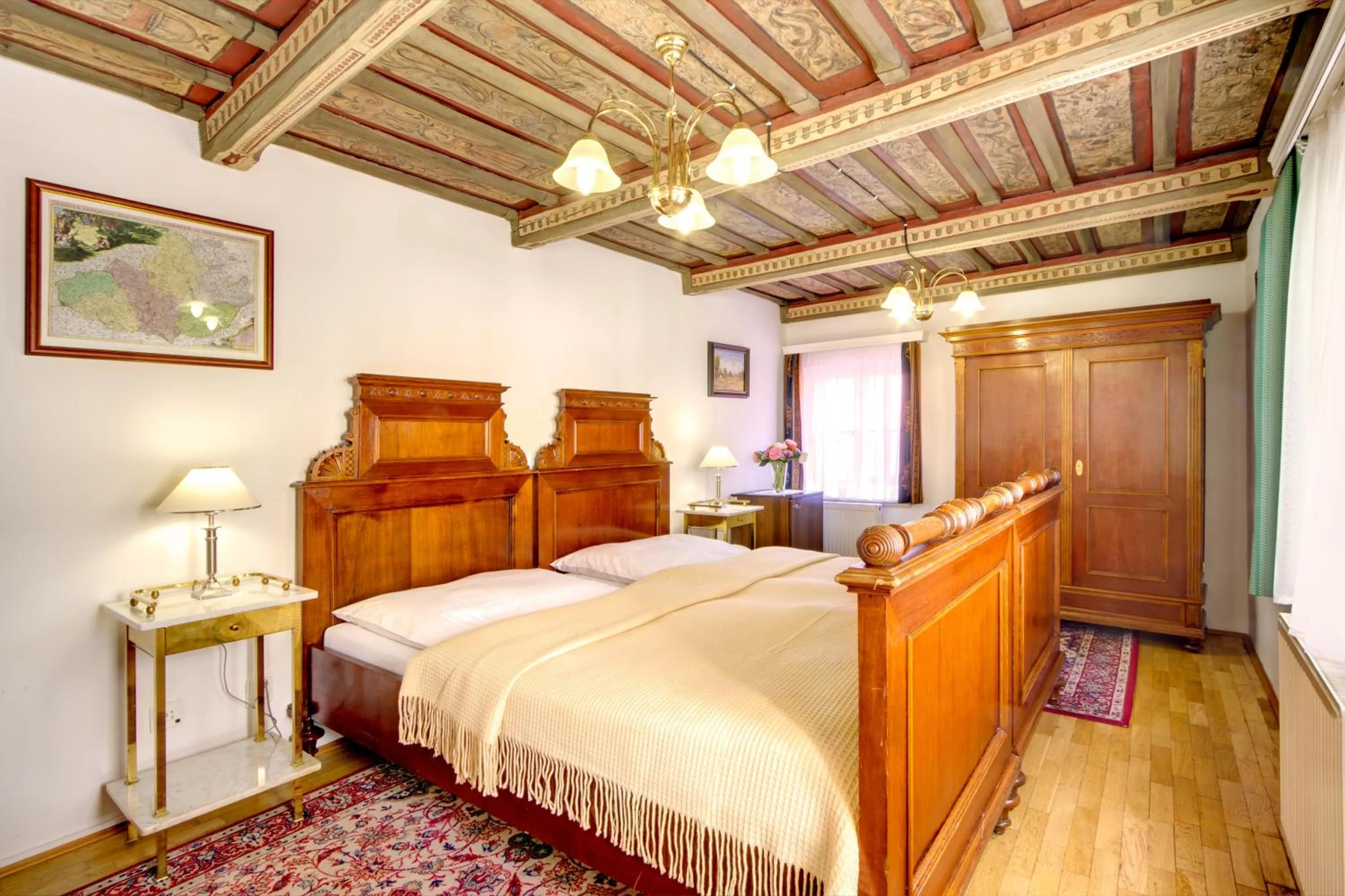 Bedroom, Bed in Red Lion Hotel