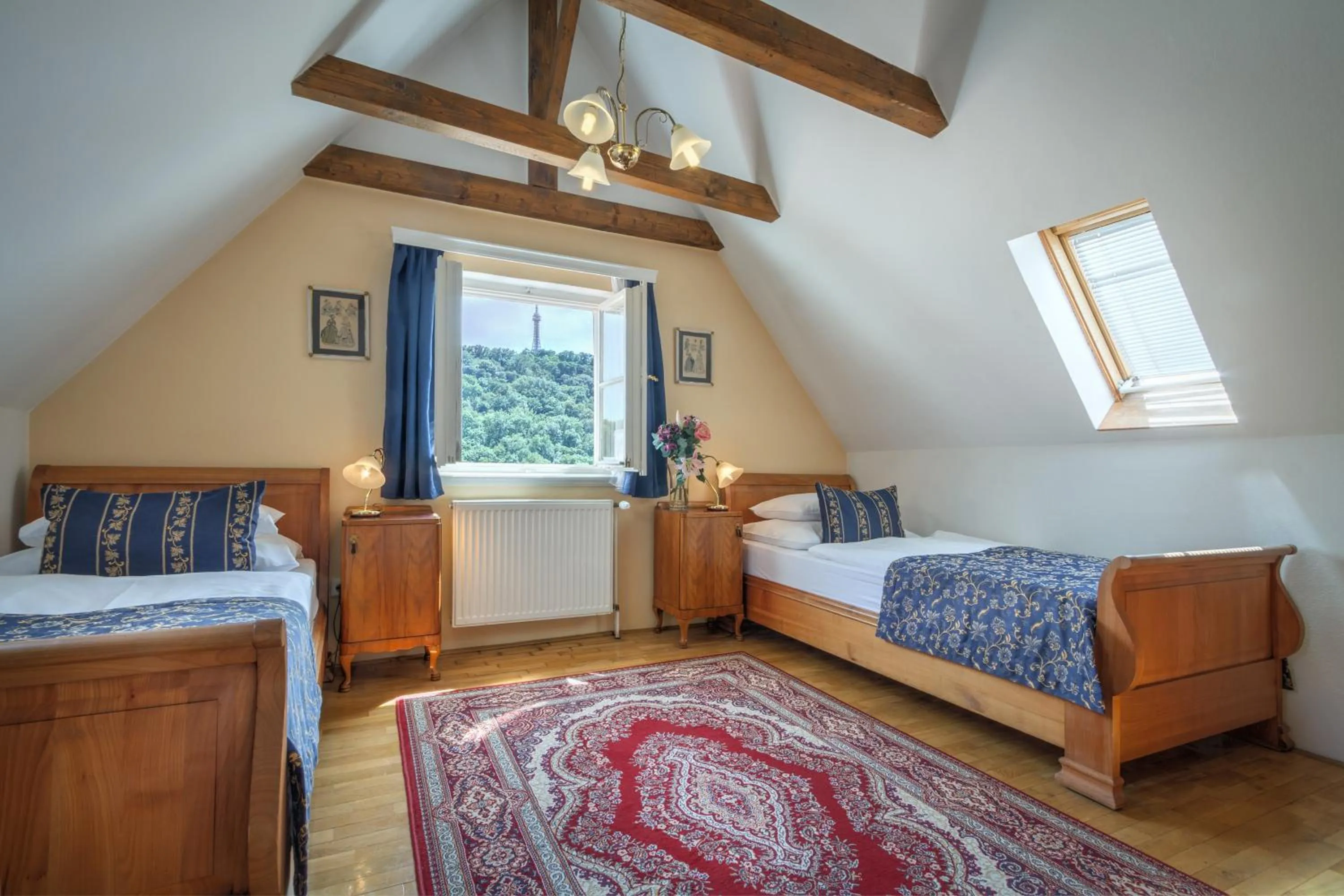 Bedroom, Bed in Red Lion Hotel