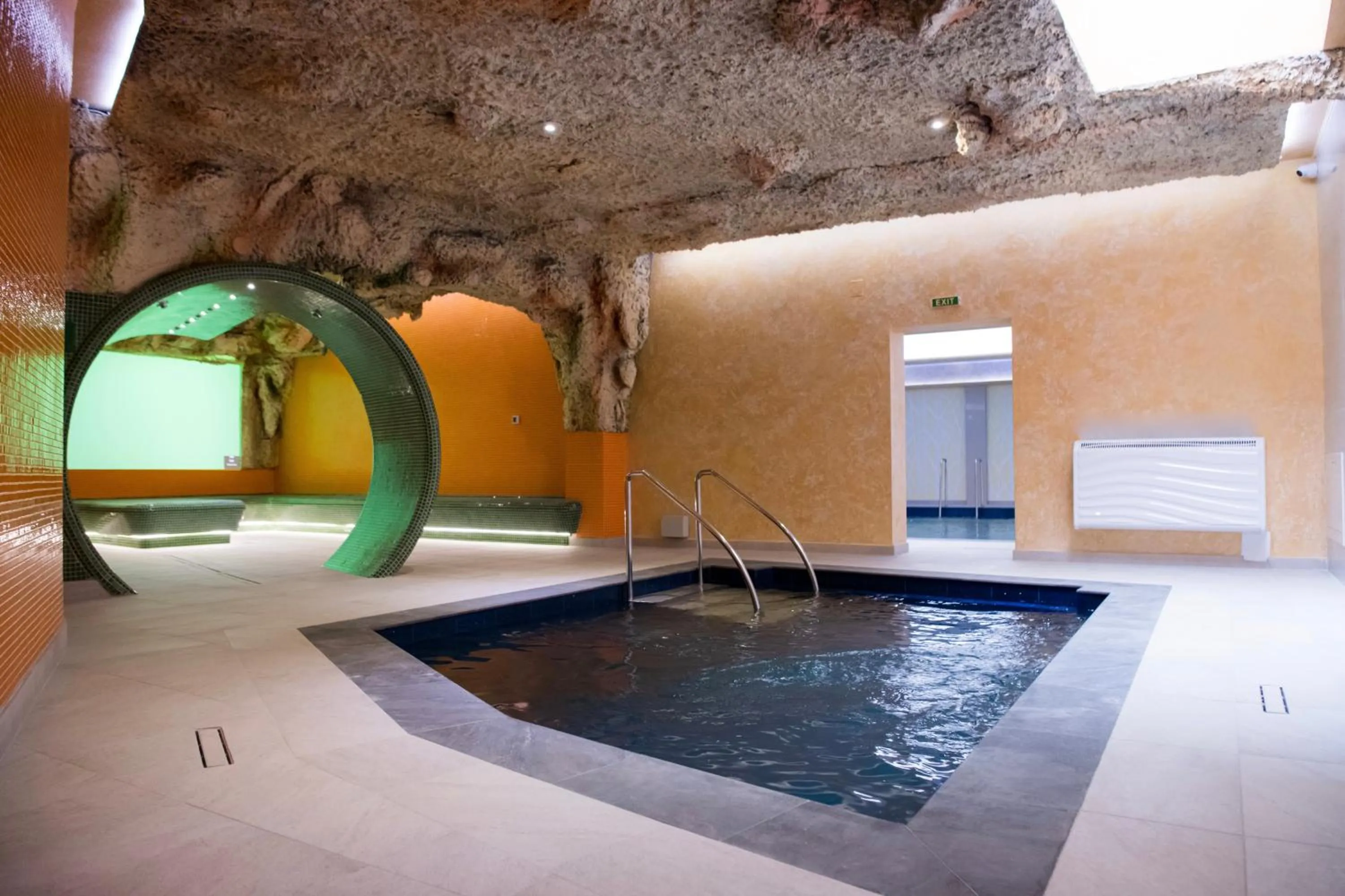 Swimming pool in Imperial Hotel&Spa - Baile Olanesti