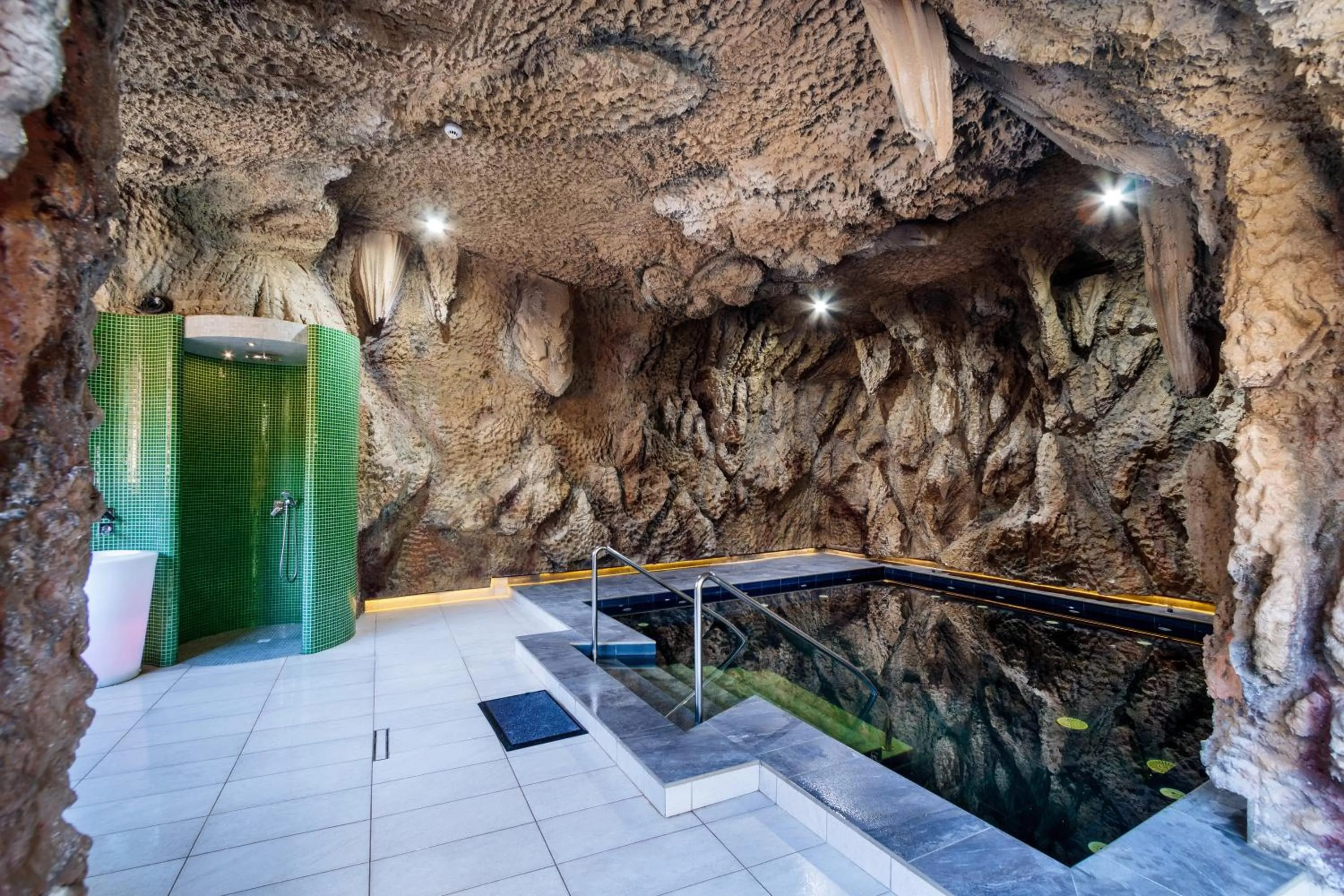 Swimming pool in Imperial Hotel&Spa - Baile Olanesti