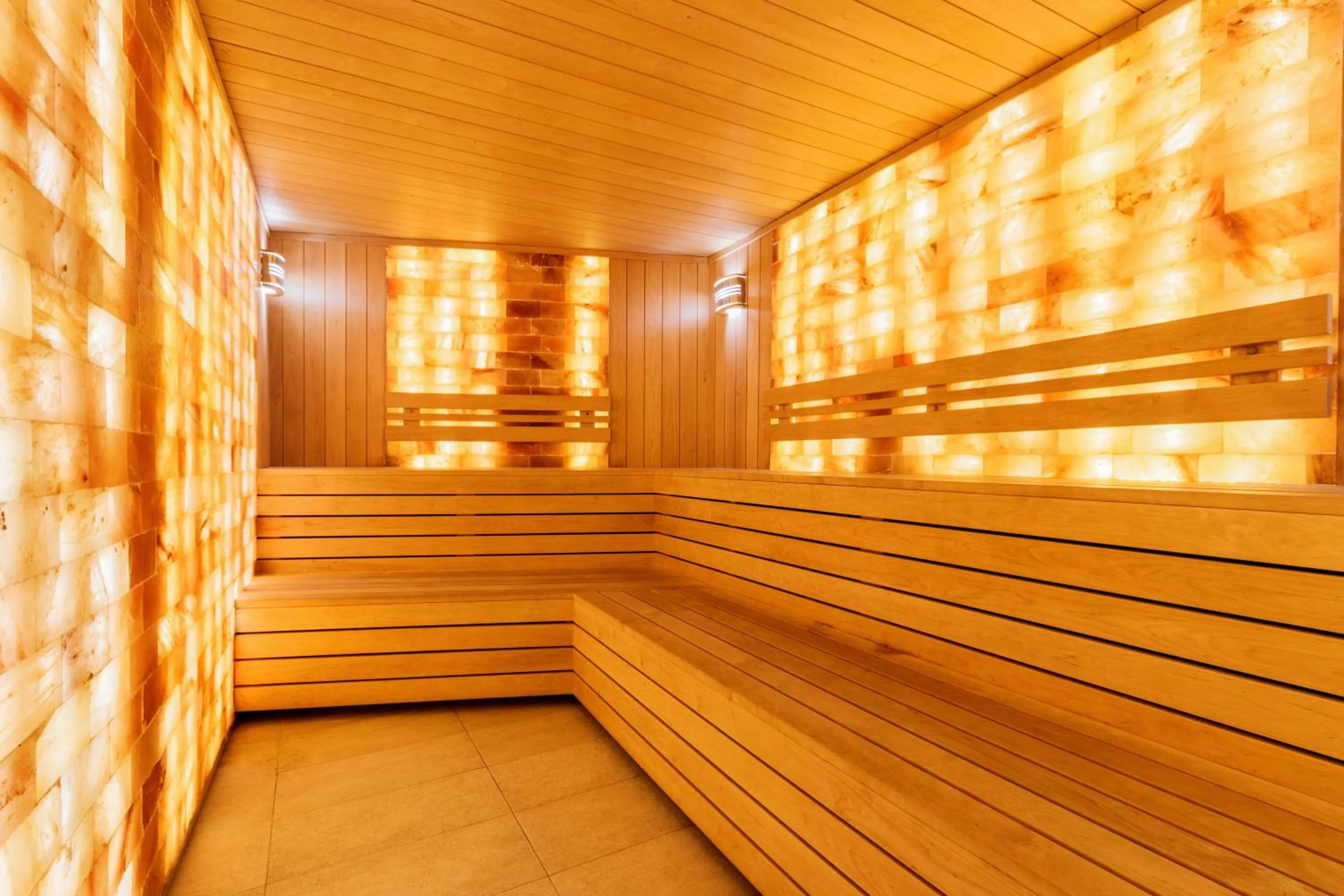 Swimming pool in Imperial Hotel&Spa - Baile Olanesti