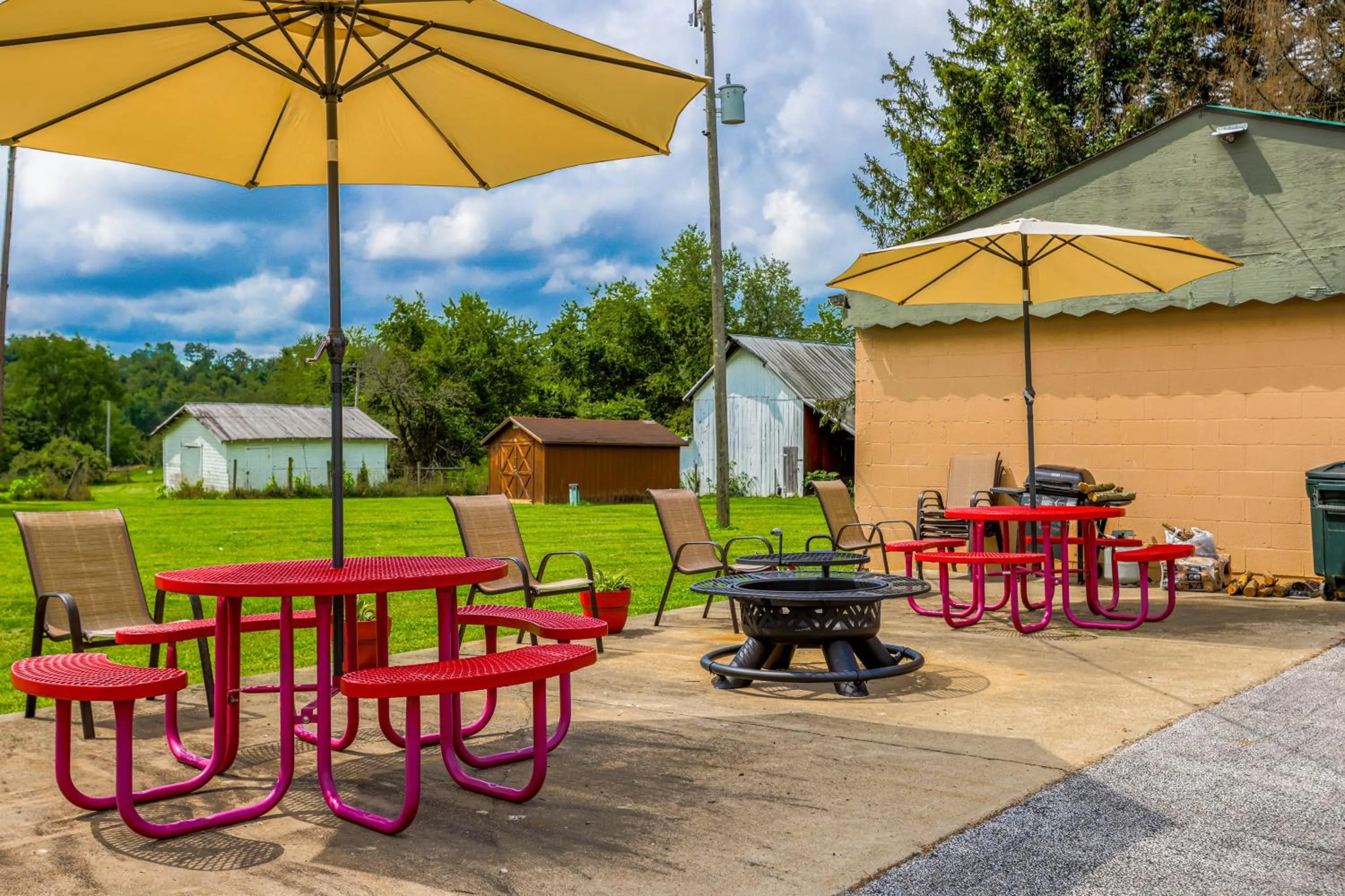 Area and facilities in Cadiz Motel by OYO on route 250