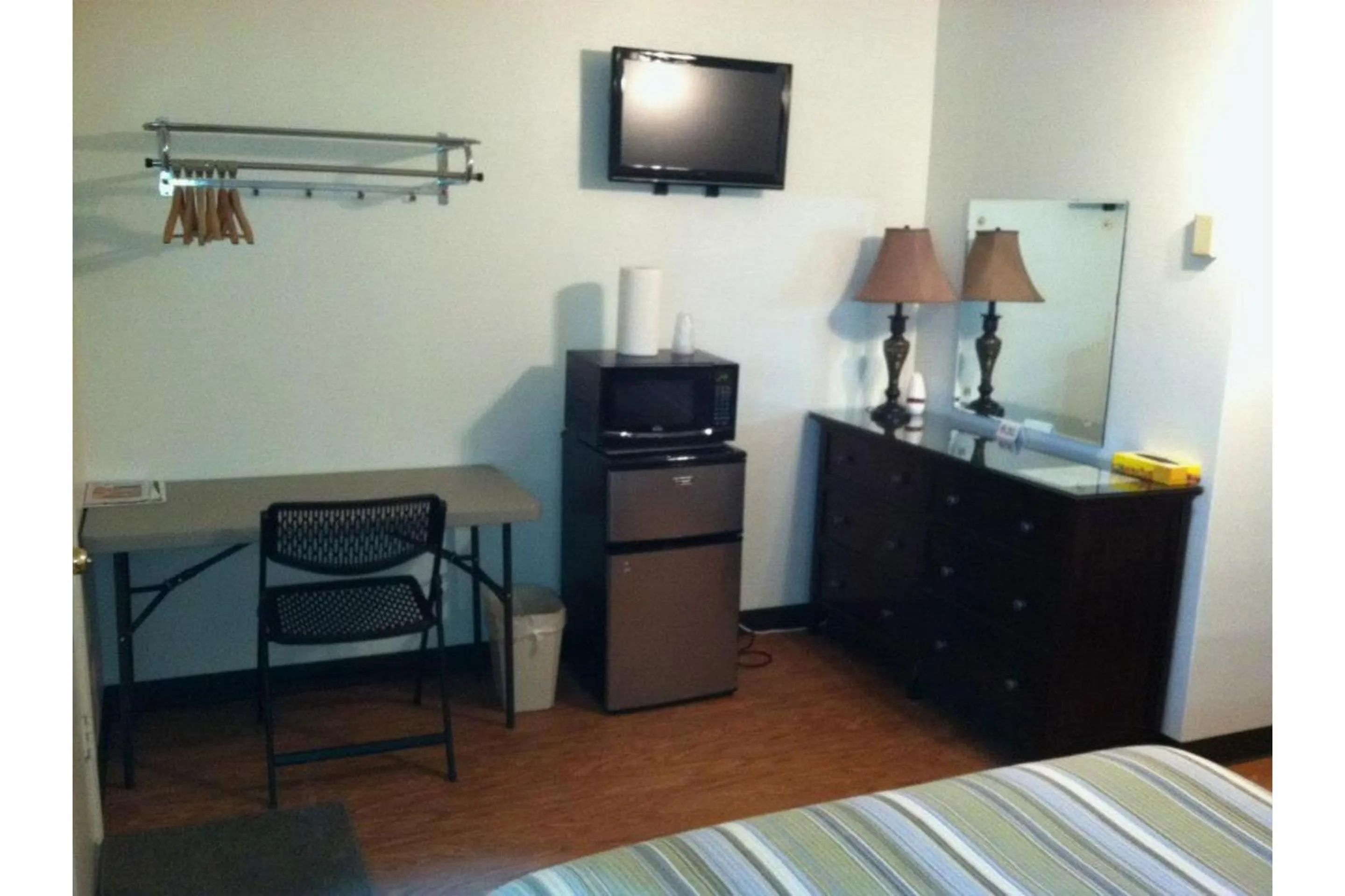 Bedroom, Bed in Cadiz Motel by OYO on route 250