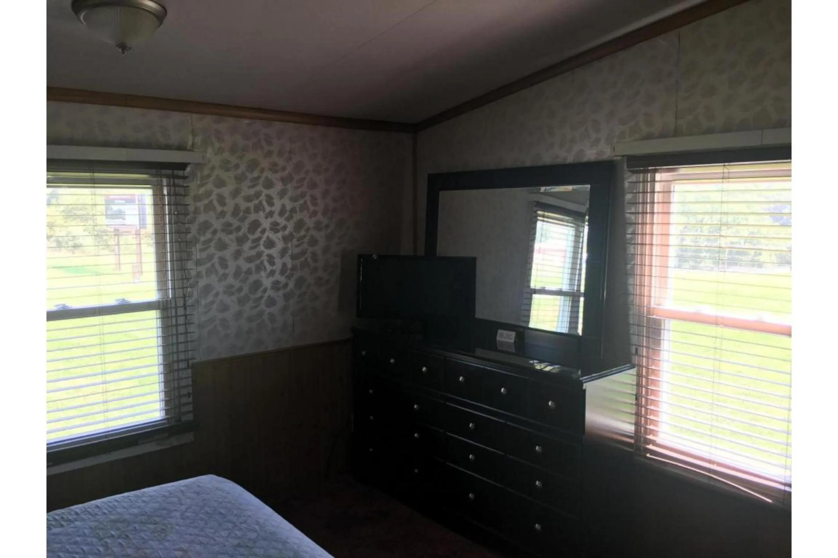 Bedroom in Cadiz Motel by OYO on route 250