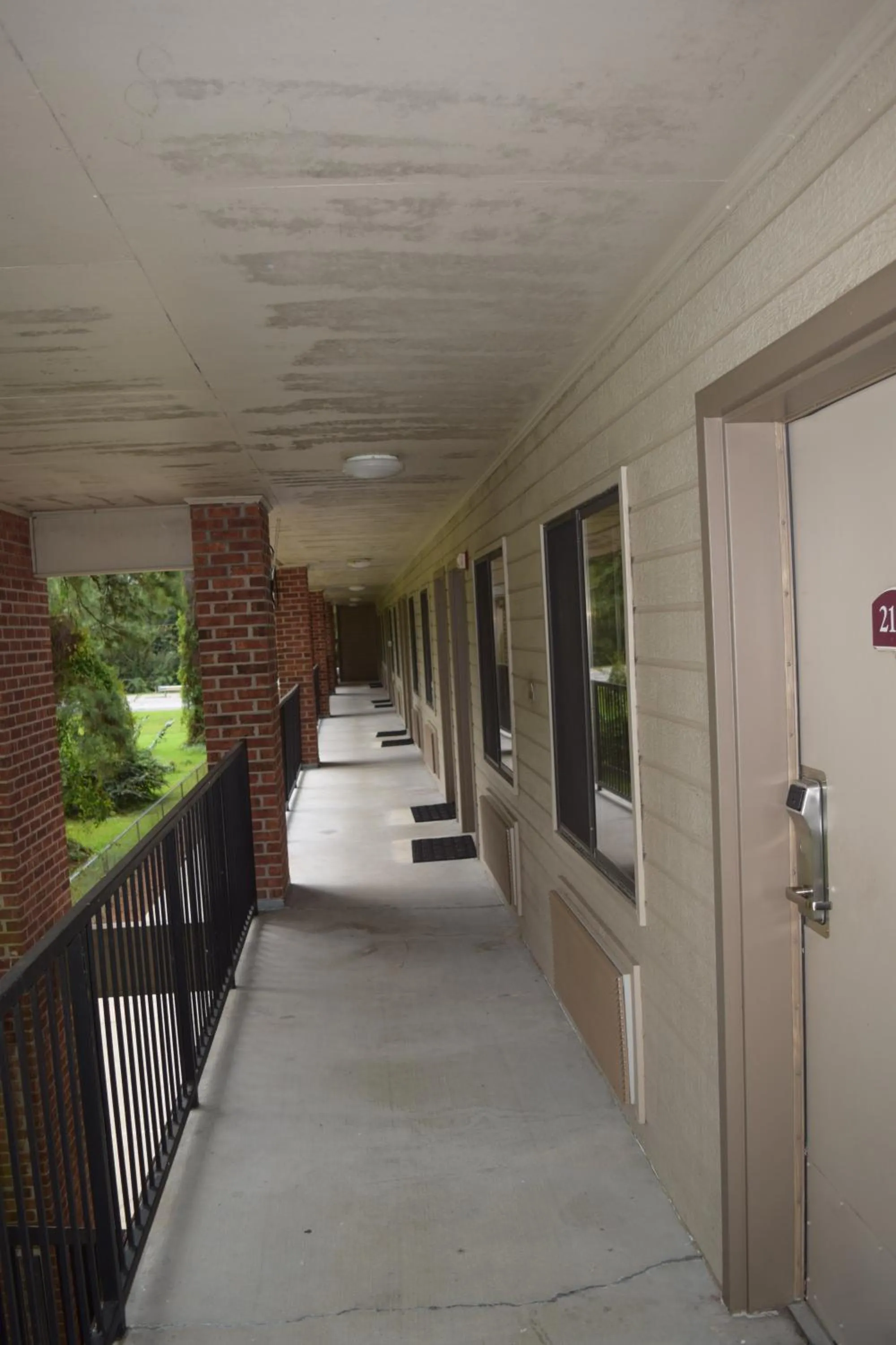 Lobby or reception in Value Inn - Livonia