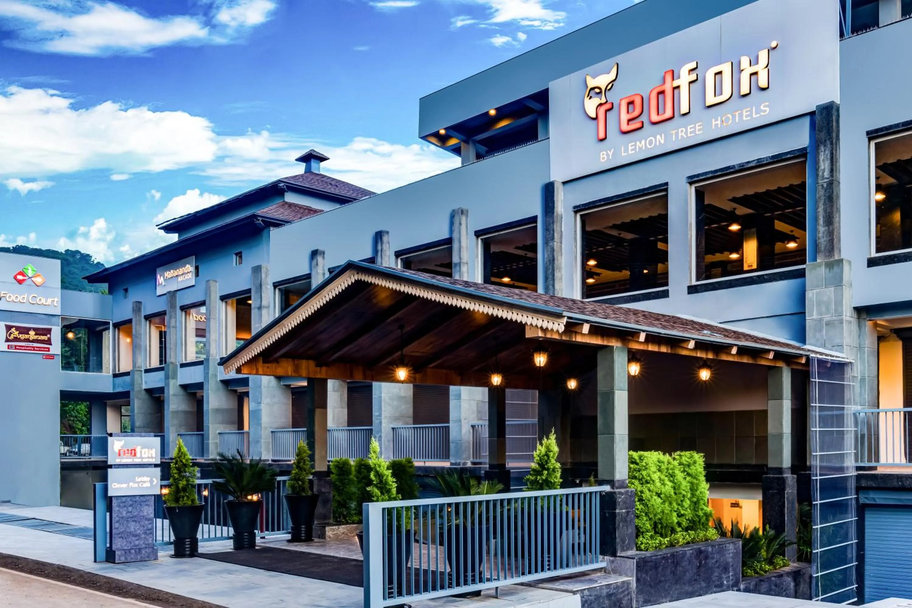 Facade/entrance in Red Fox by Lemon Tree Hotels, Neelkanth