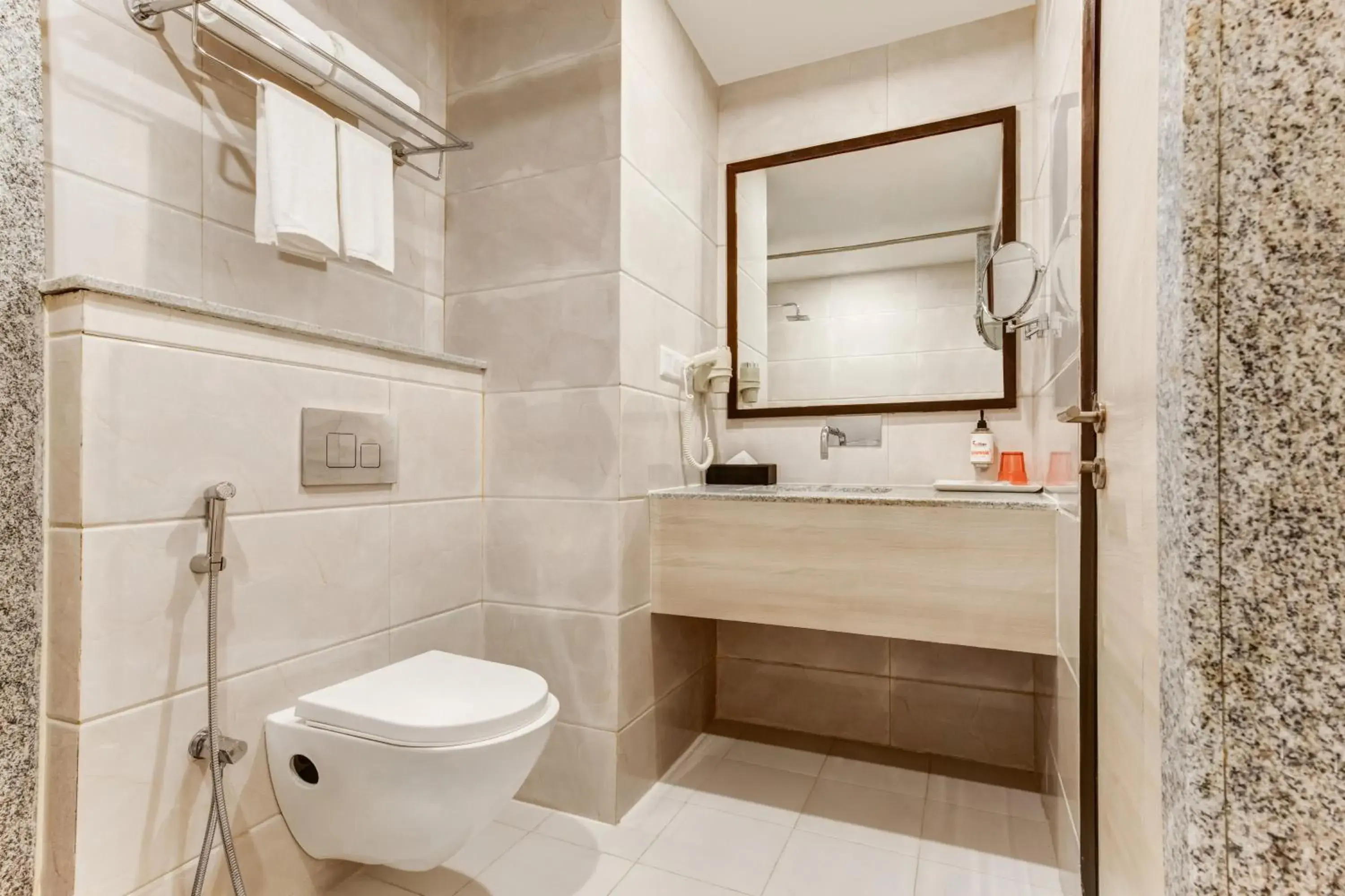 Superior Single Room - single occupancy in Red Fox by Lemon Tree Hotels, Neelkanth Superior Single Room - single occupancy in Red Fox by Lemon Tree Hotels, Neelkanth