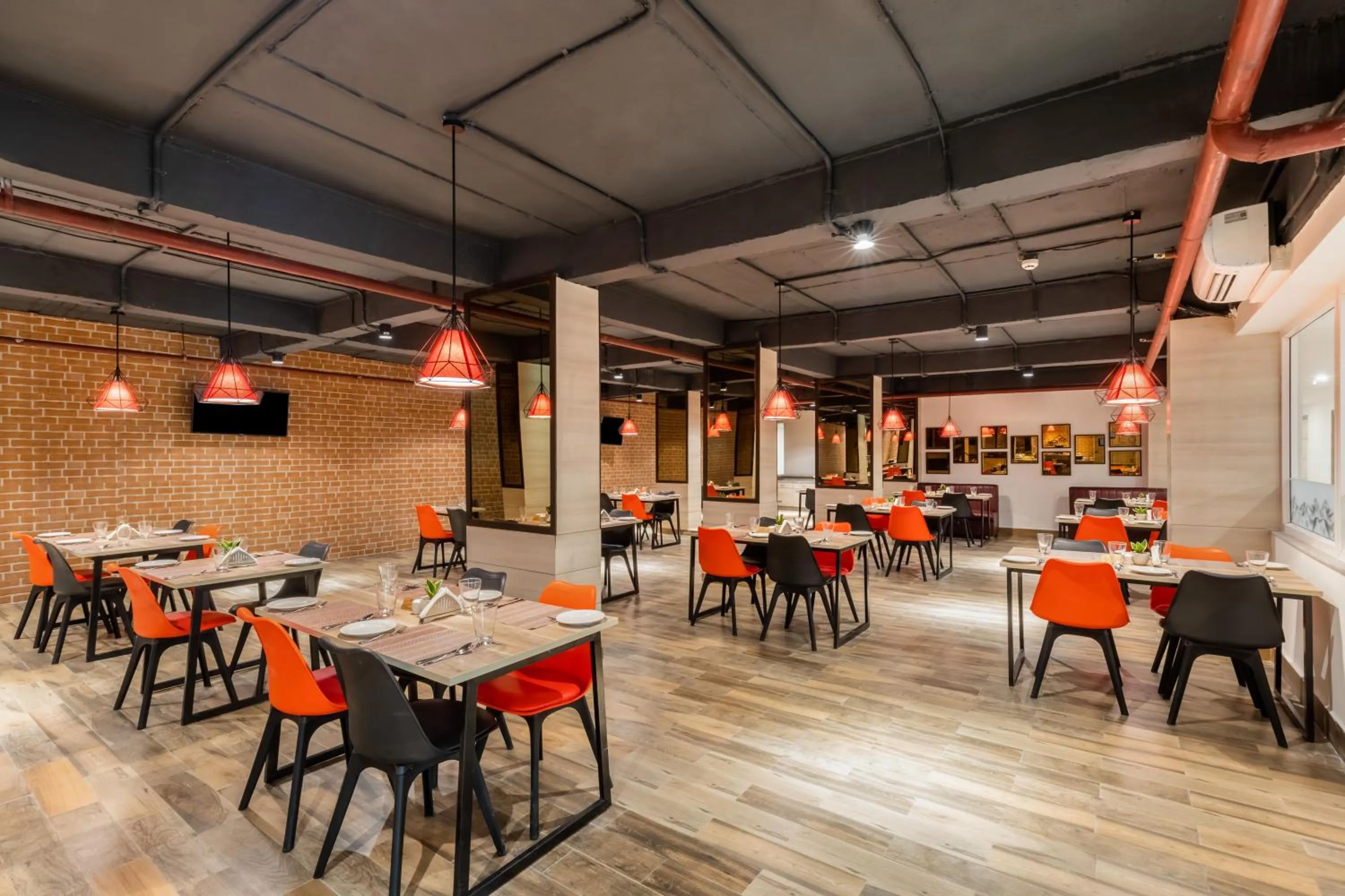 Restaurant/places to eat in Red Fox by Lemon Tree Hotels, Neelkanth