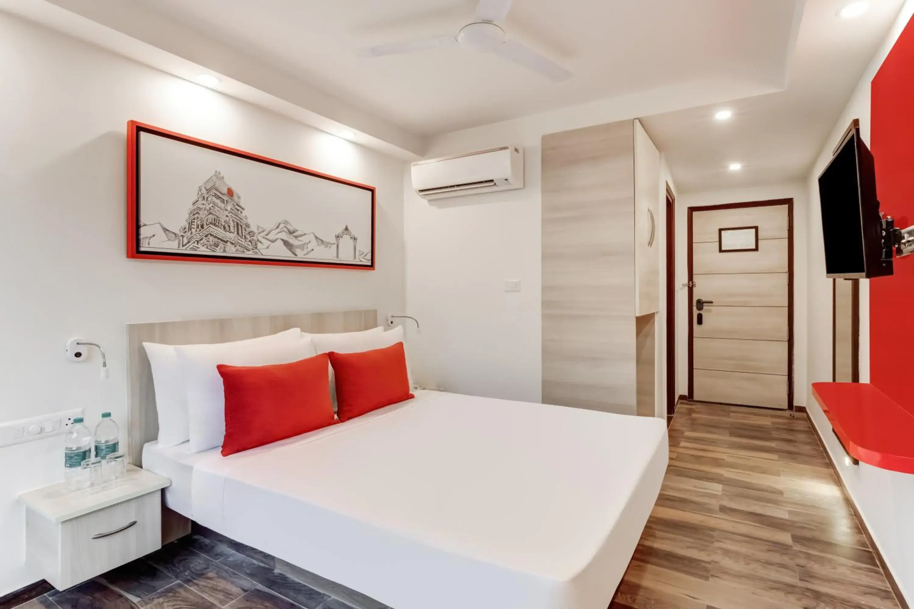 Deluxe King Room - single occupancy in Red Fox by Lemon Tree Hotels, Neelkanth Deluxe King Room - single occupancy in Red Fox by Lemon Tree Hotels, Neelkanth