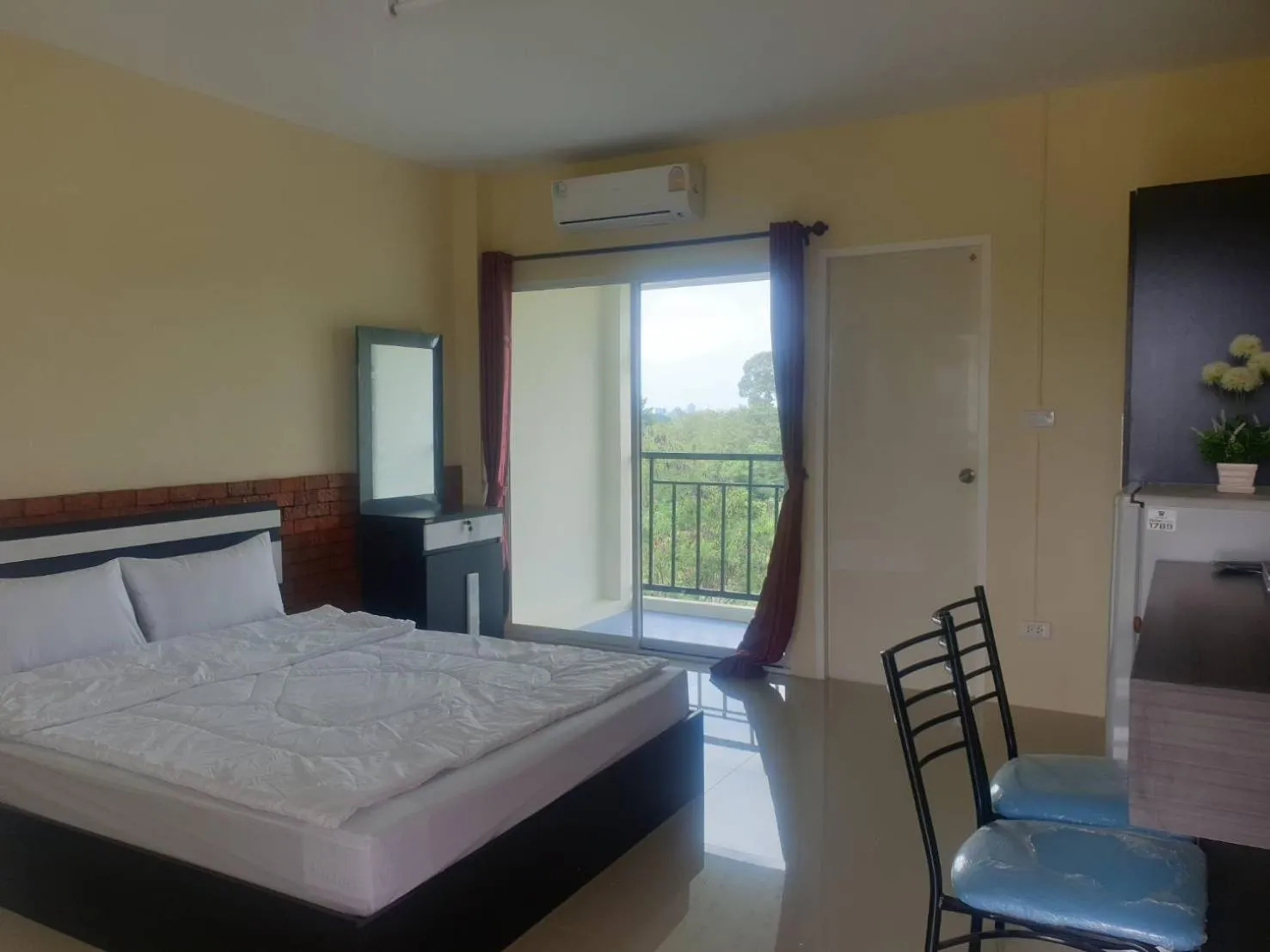 Photo of the whole room, Bed in Ek Residence Banchang City