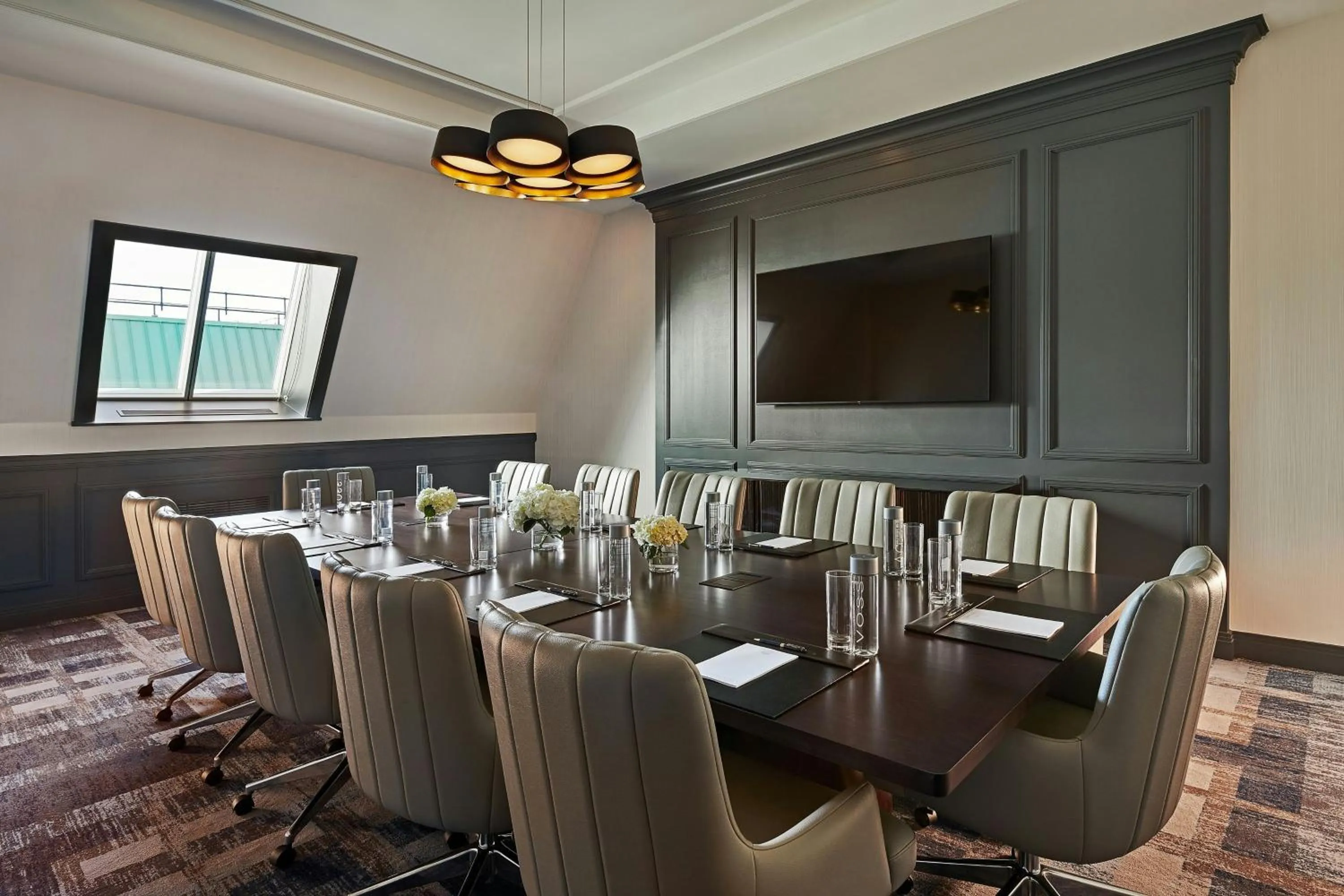 Meeting/conference room in The LaSalle Chicago, Autograph Collection