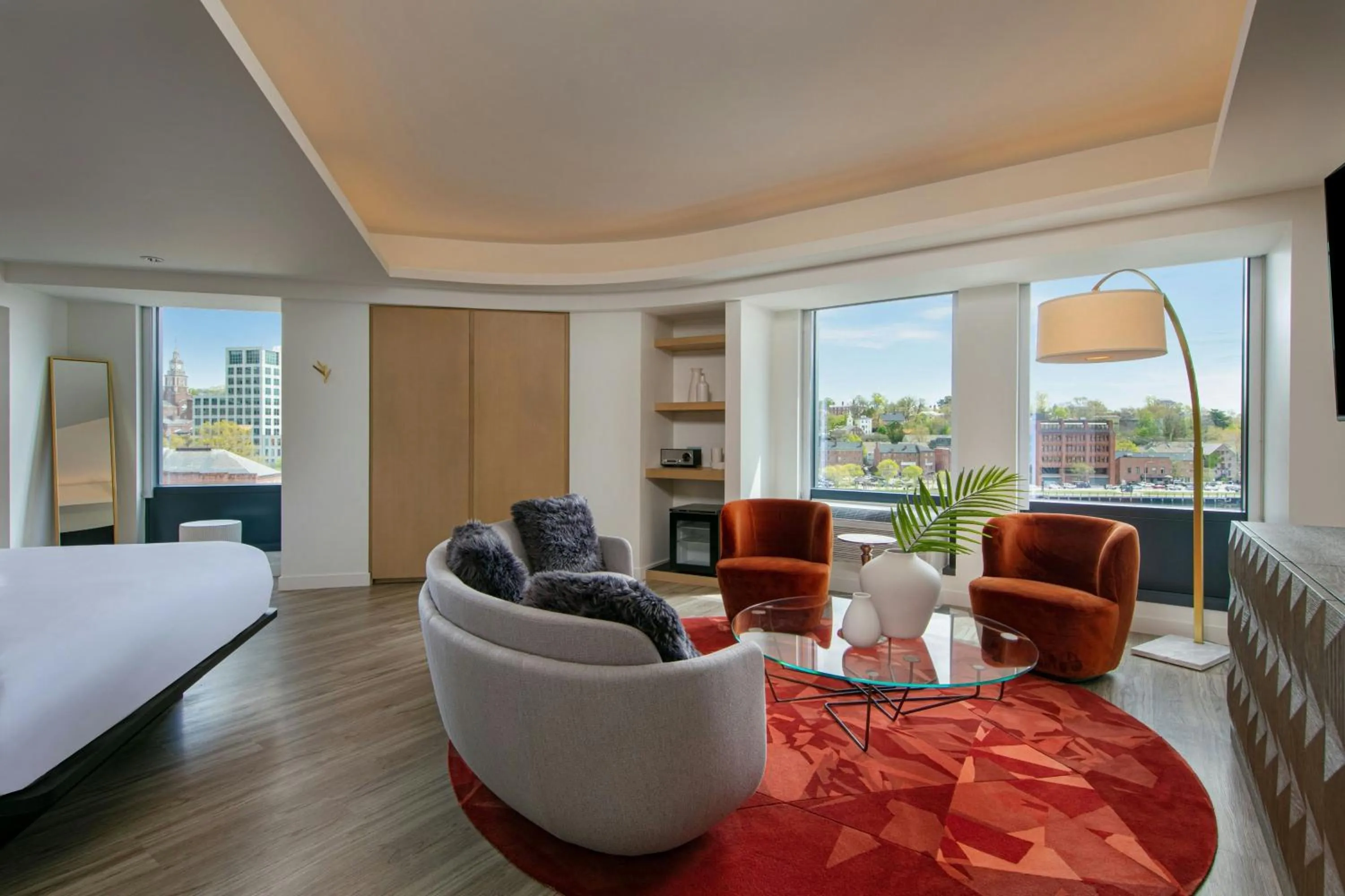 Living room, Bed in Aloft Providence Downtown