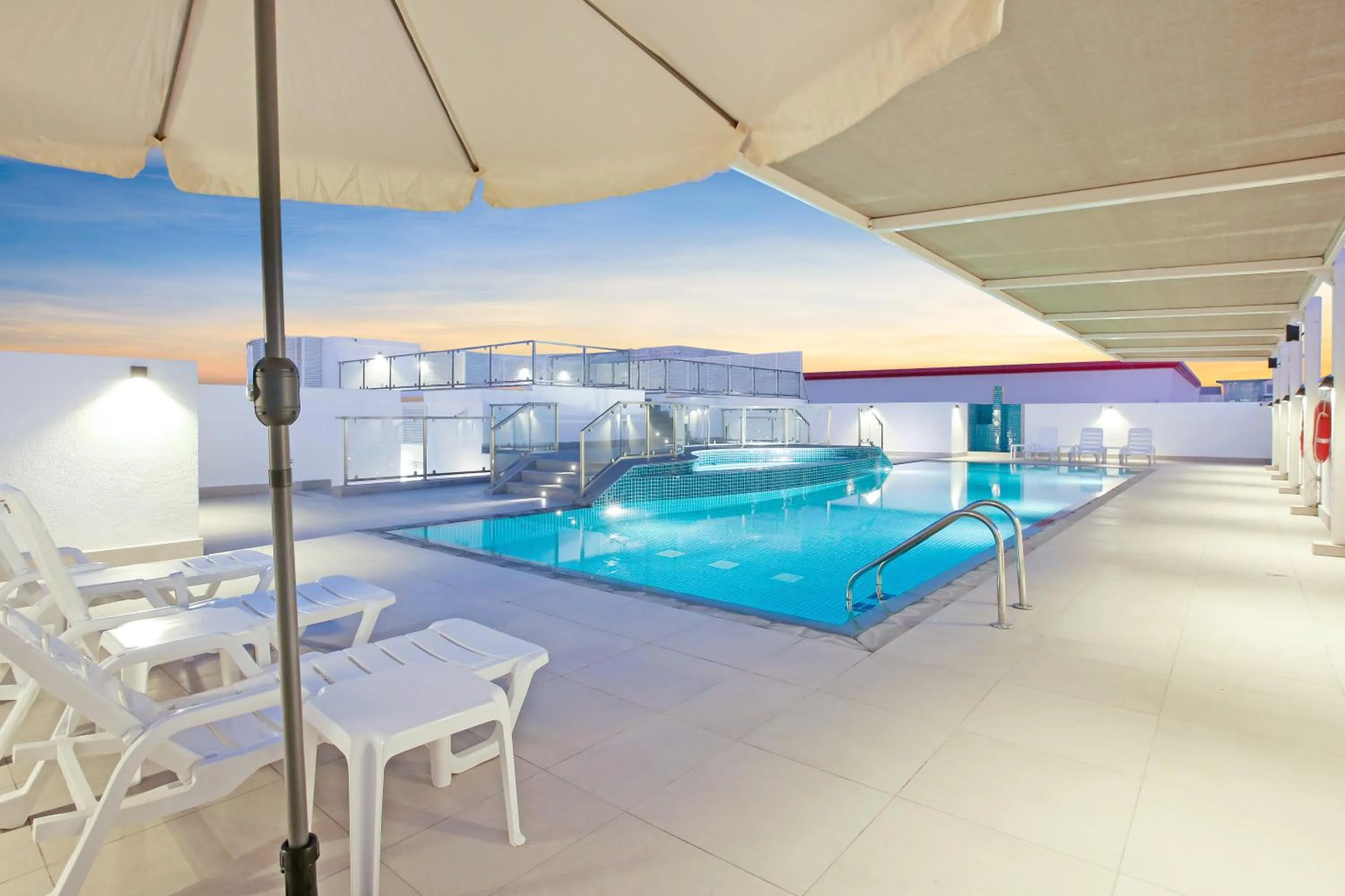 Swimming pool in SITARA HOTEL APARTMENT