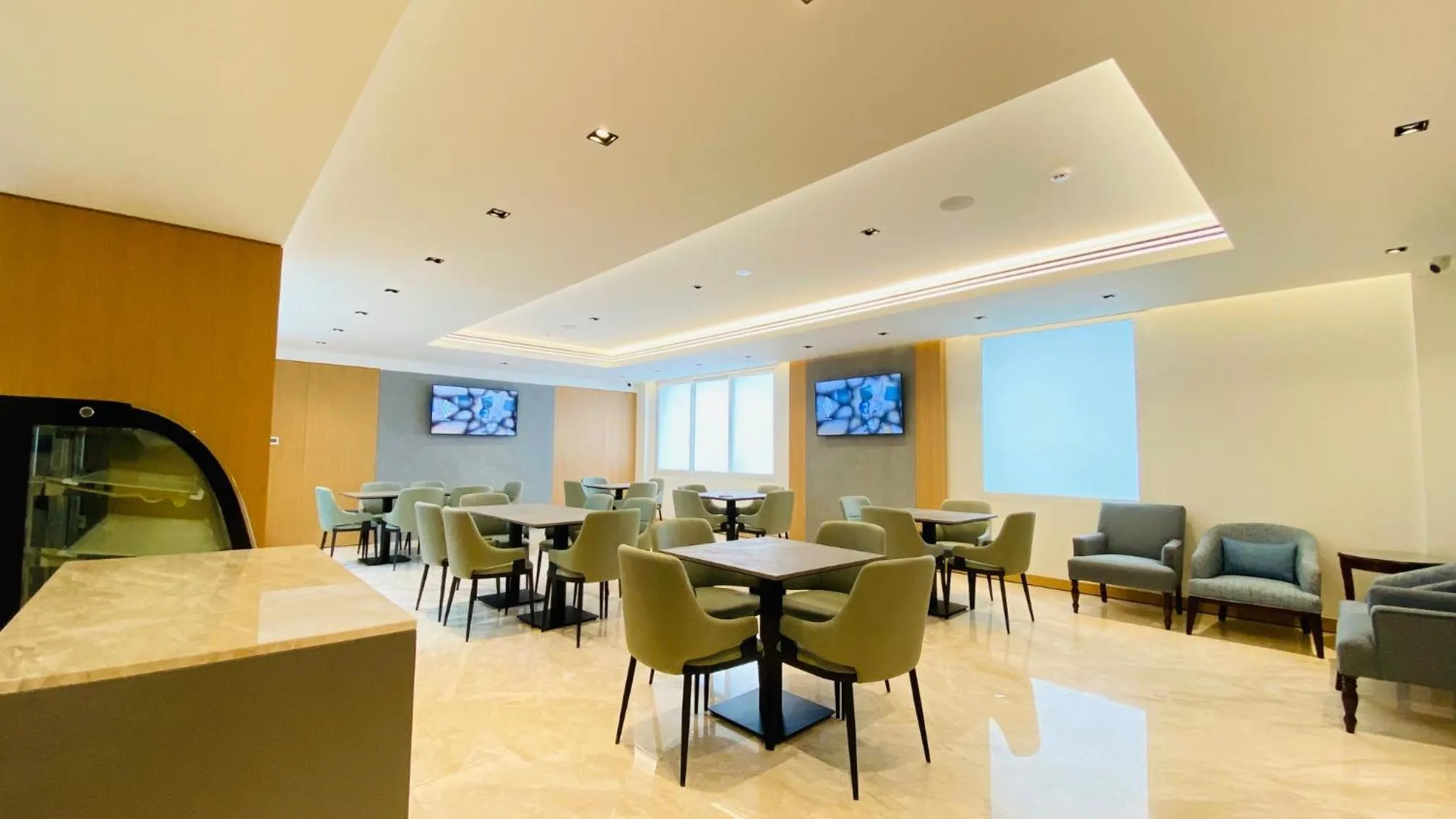 Restaurant/places to eat in SITARA HOTEL APARTMENT