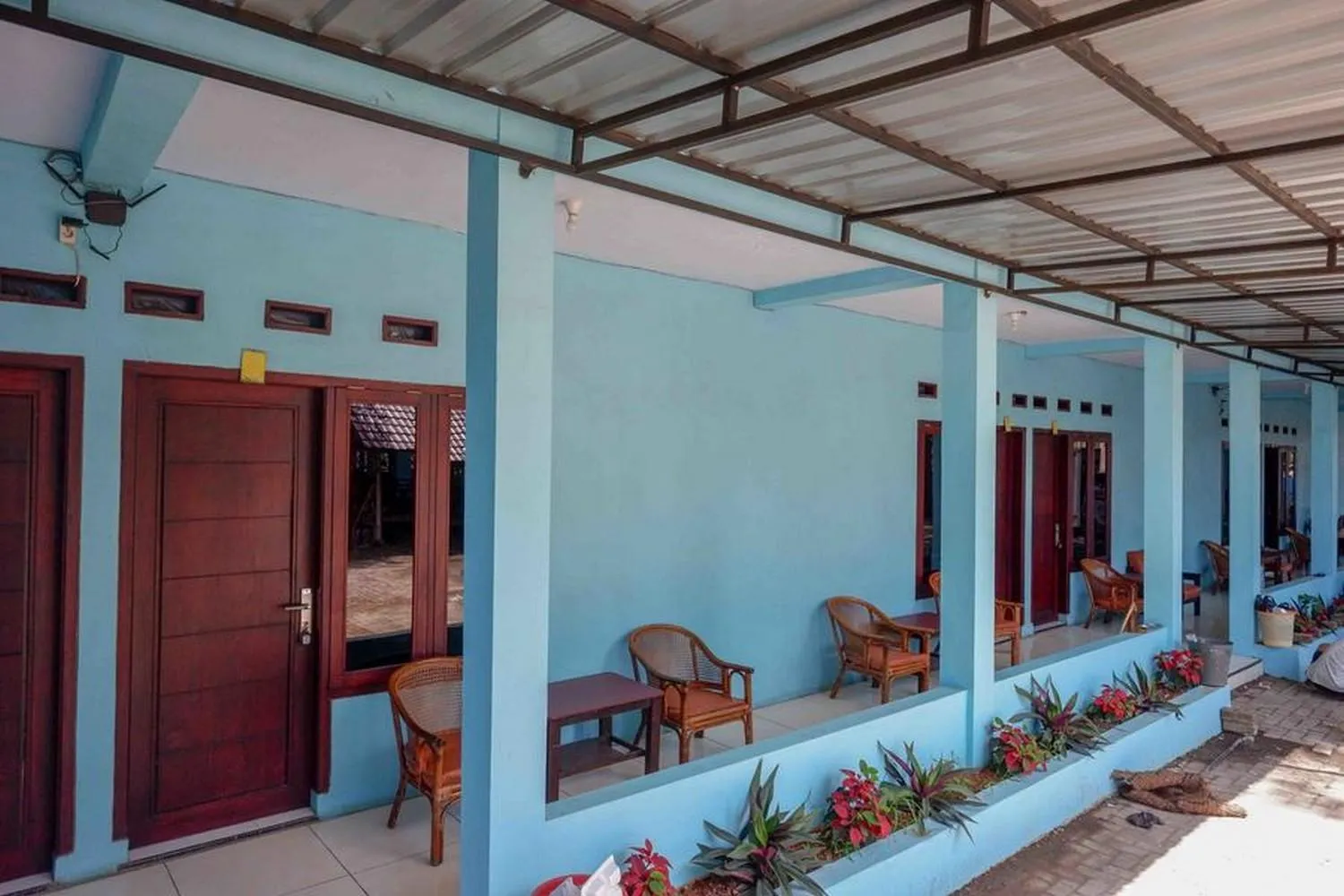 Patio in RedDoorz Syariah near Stasiun Pekalongan 3