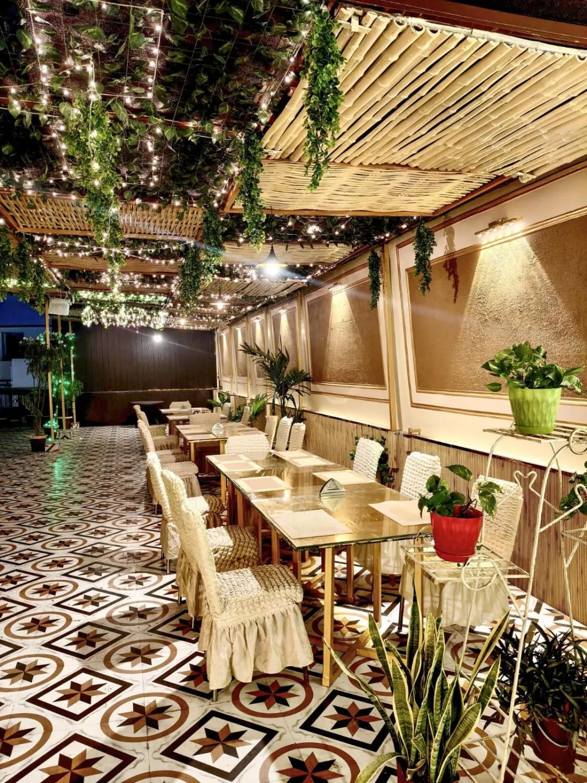 Restaurant/places to eat in Hotel Virasat Retreat