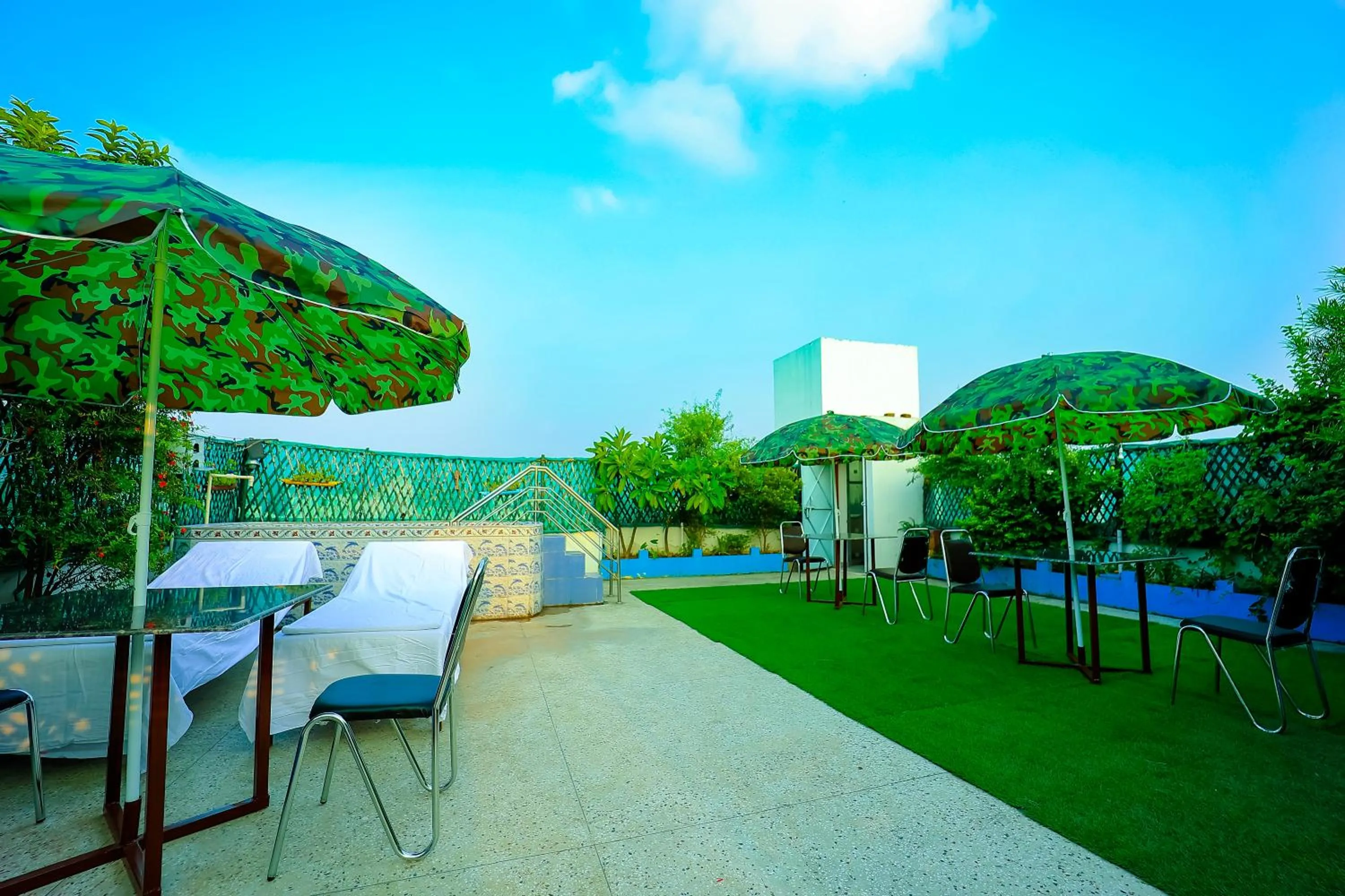 Swimming pool in Hotel Virasat Retreat