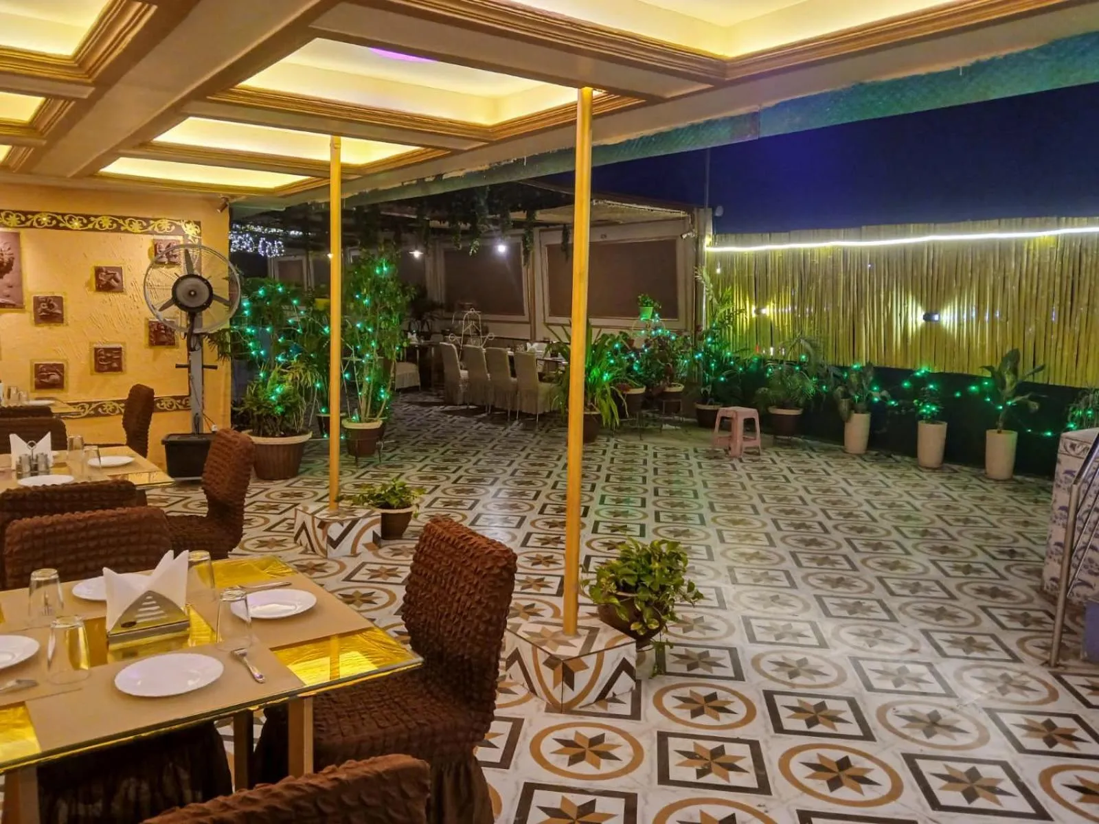 Restaurant/places to eat in Hotel Virasat Retreat