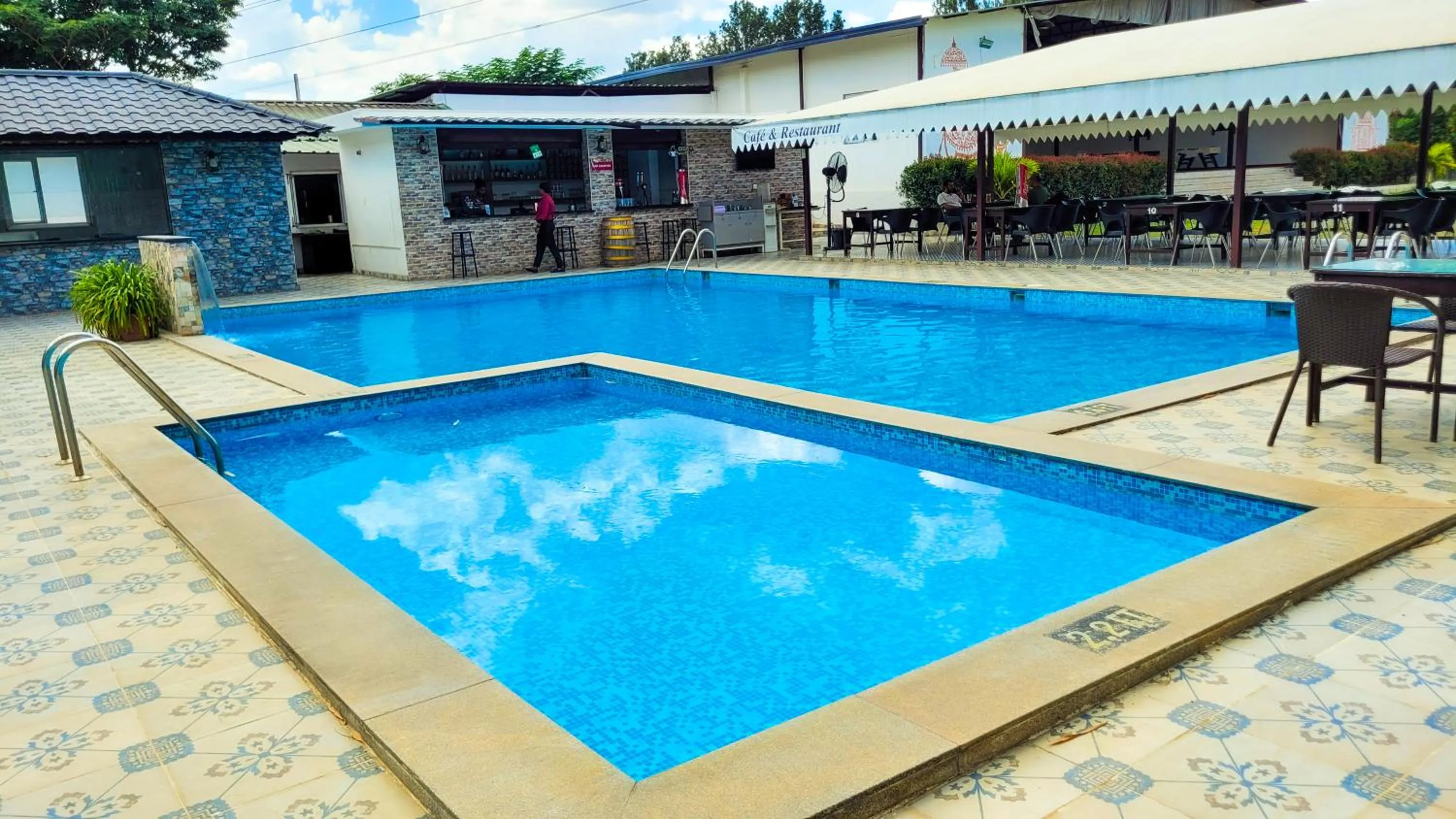 Swimming pool in Vistar Resort & Hotels