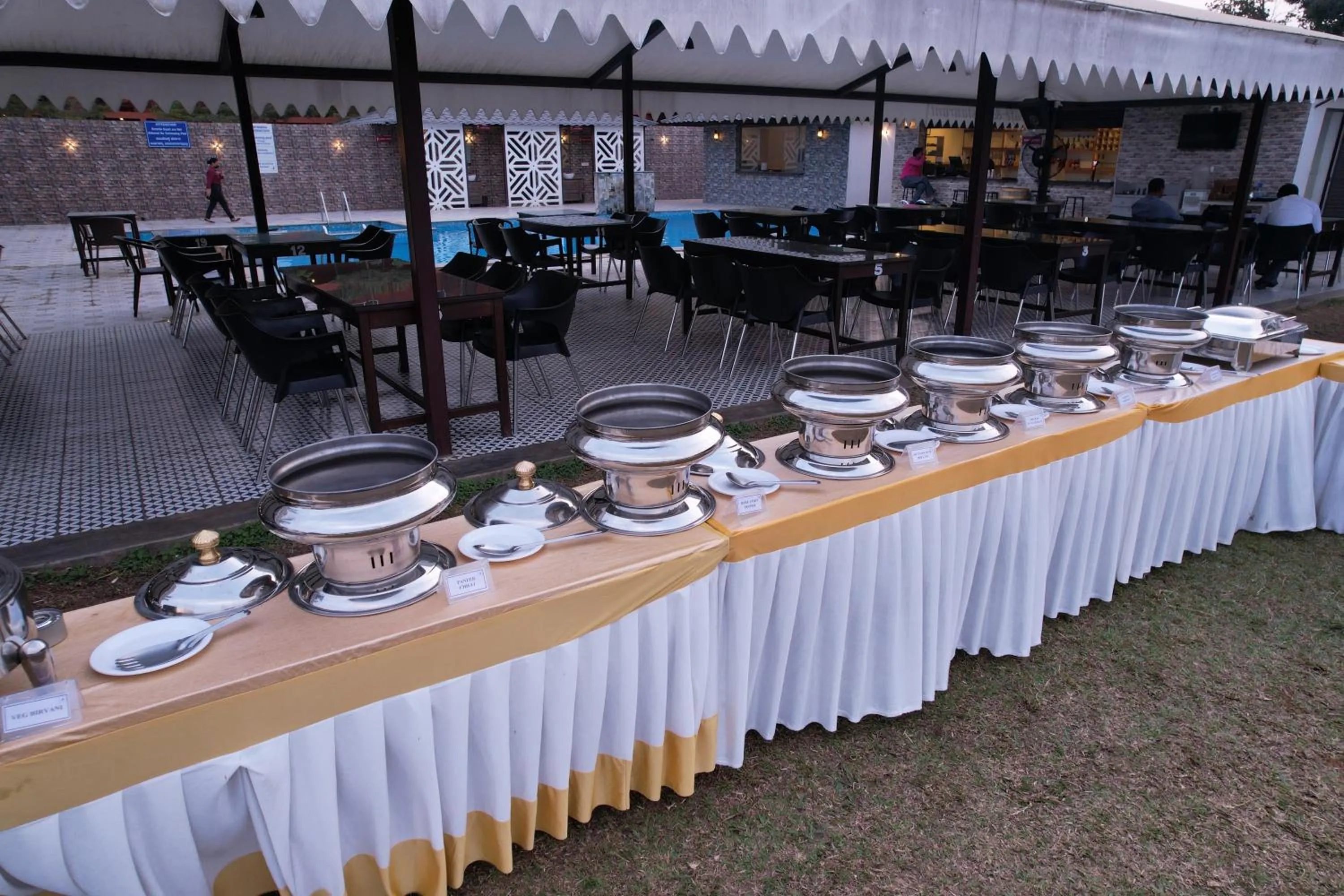 Restaurant/places to eat in Vistar Resort & Hotels