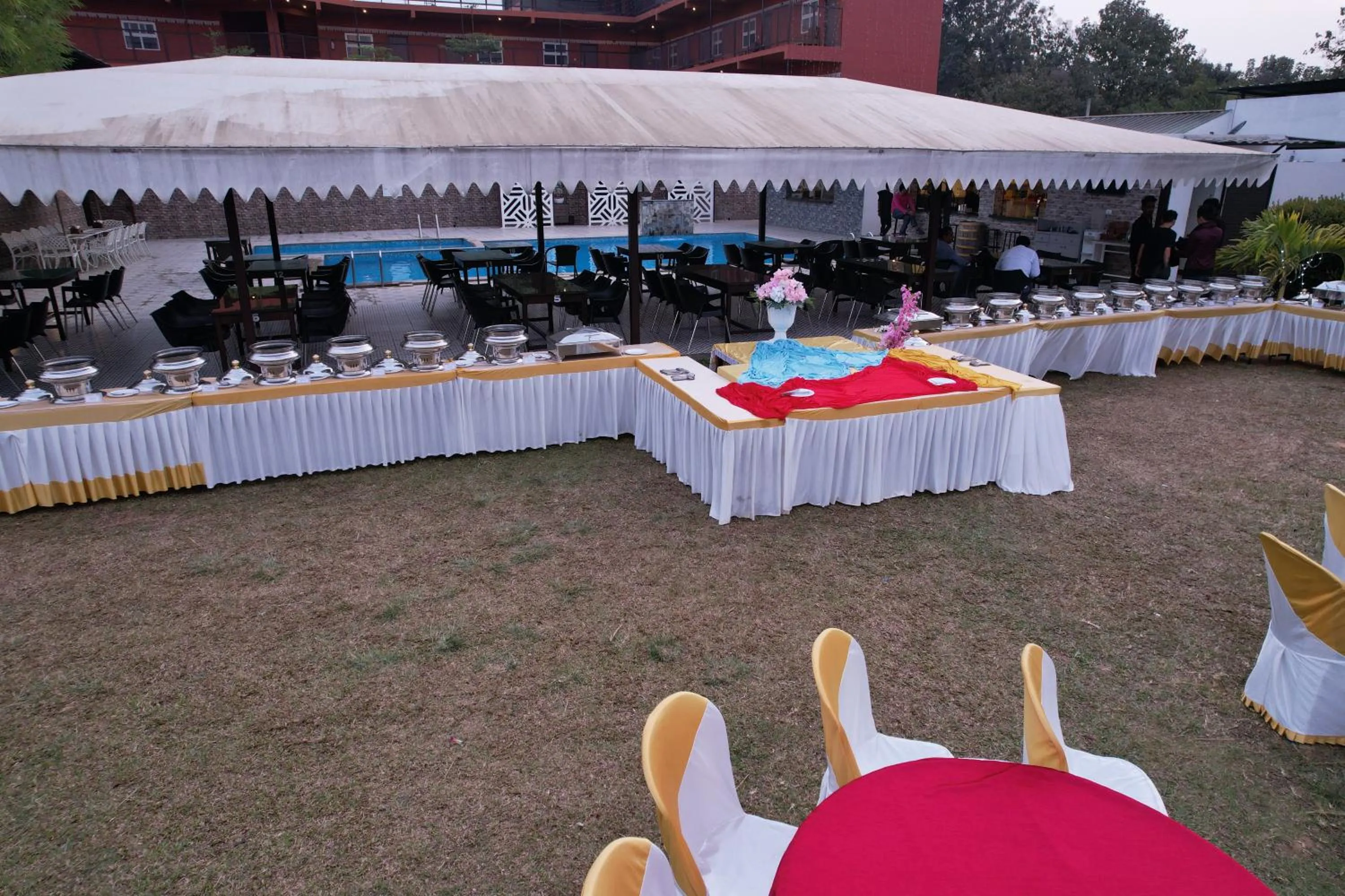 Restaurant/places to eat in Vistar Resort & Hotels