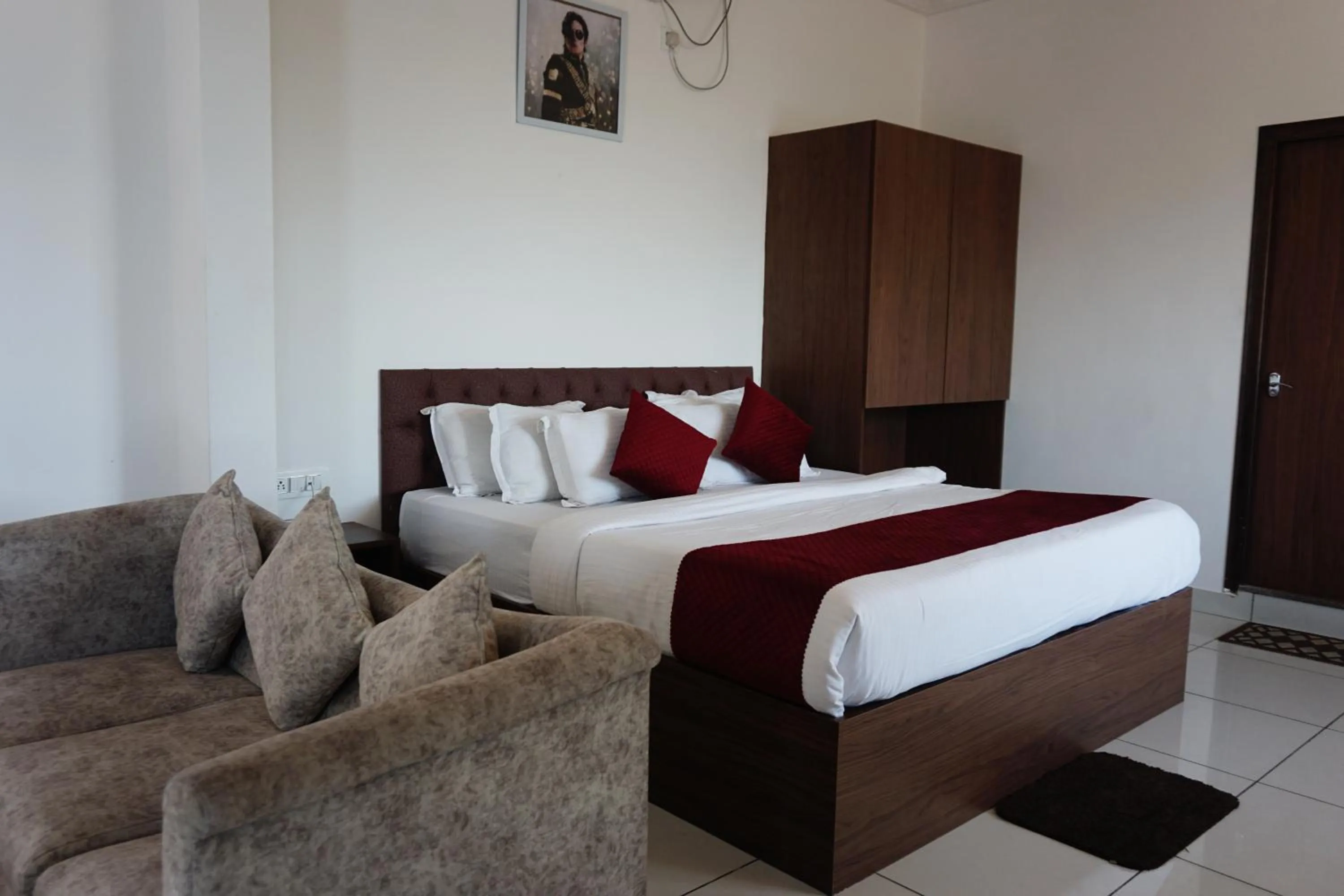 Bedroom, Bed in Vistar Resort & Hotels