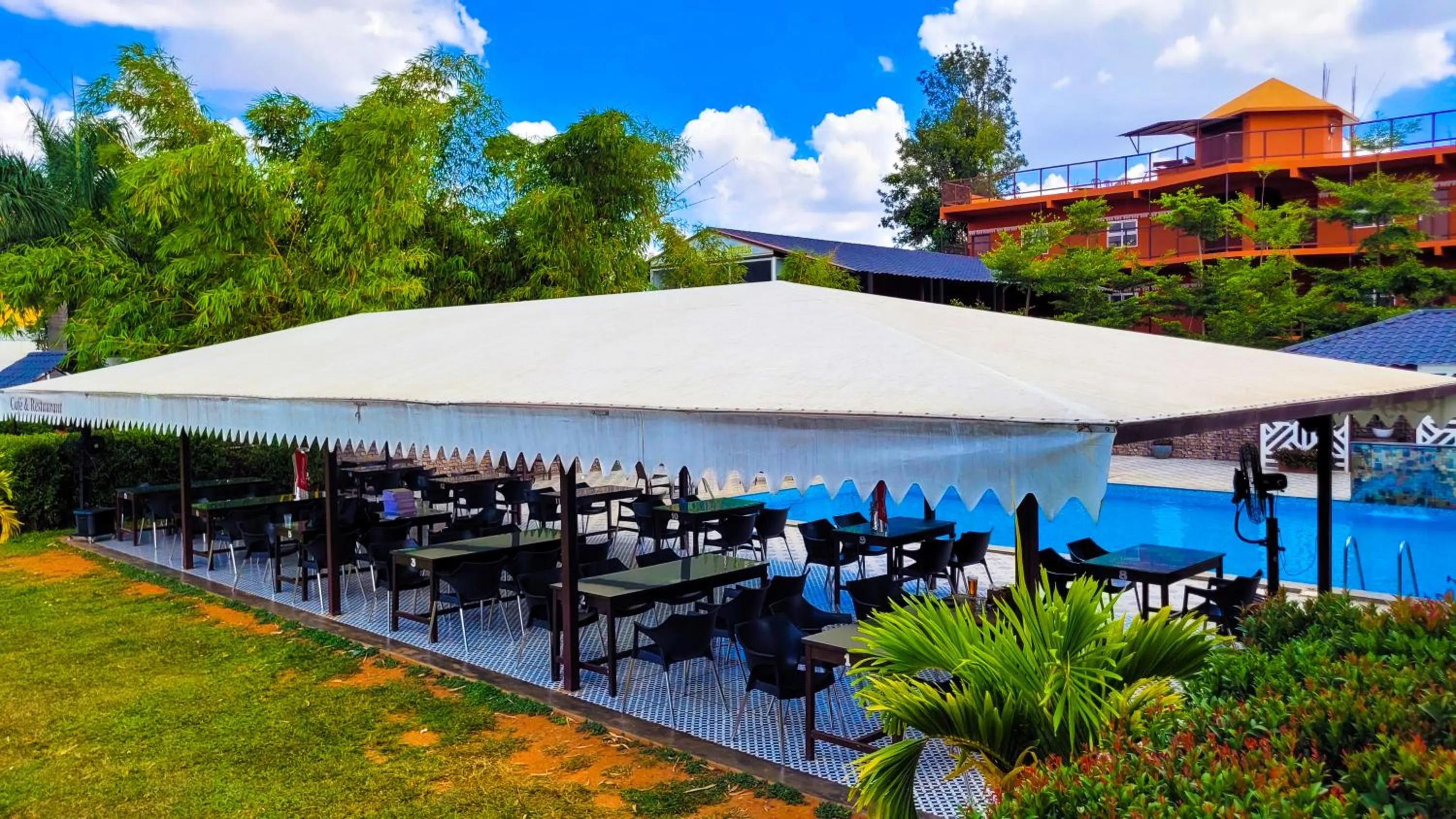 Restaurant/places to eat in Vistar Resort & Hotels