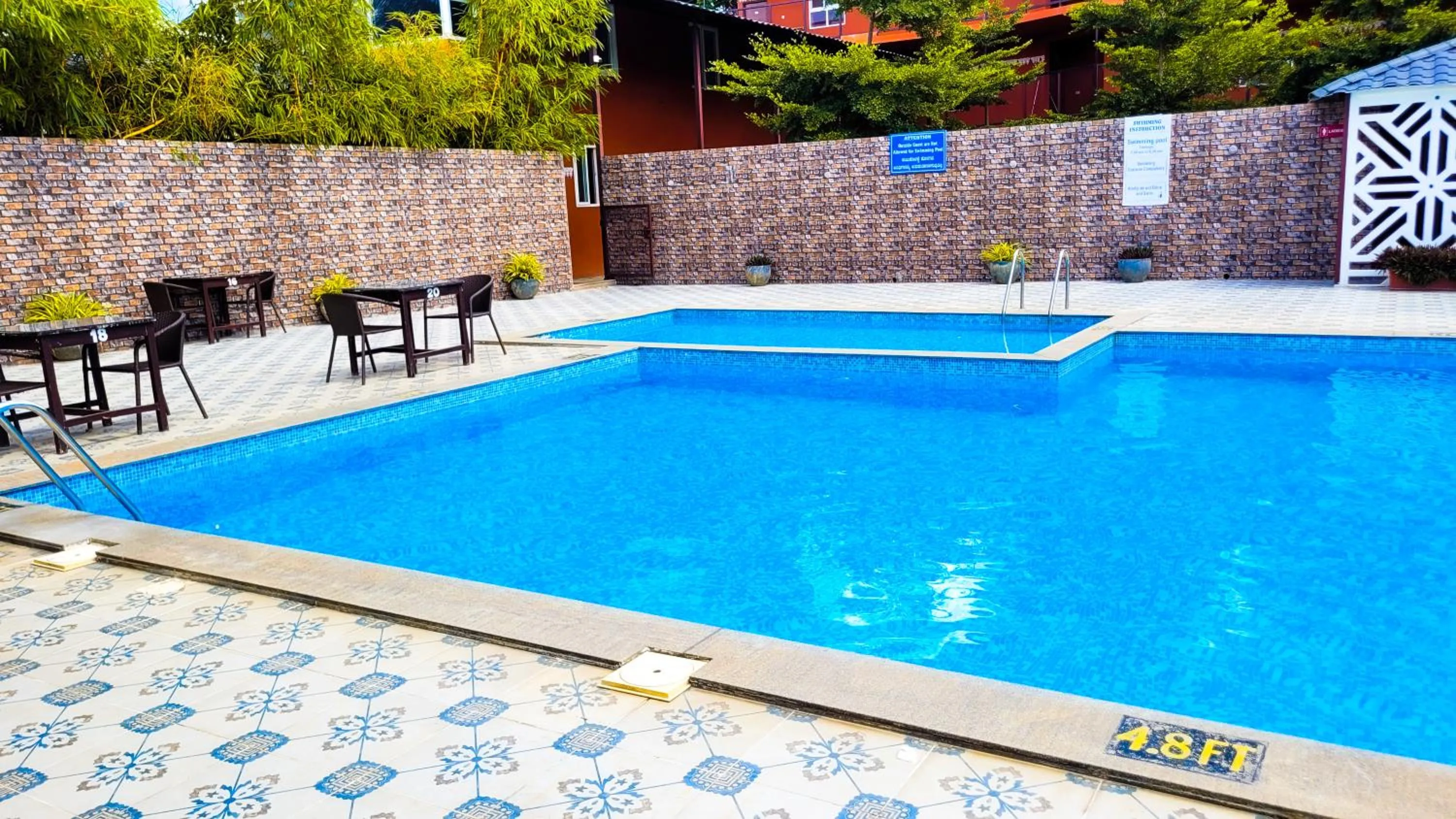 Swimming pool in Vistar Resort & Hotels