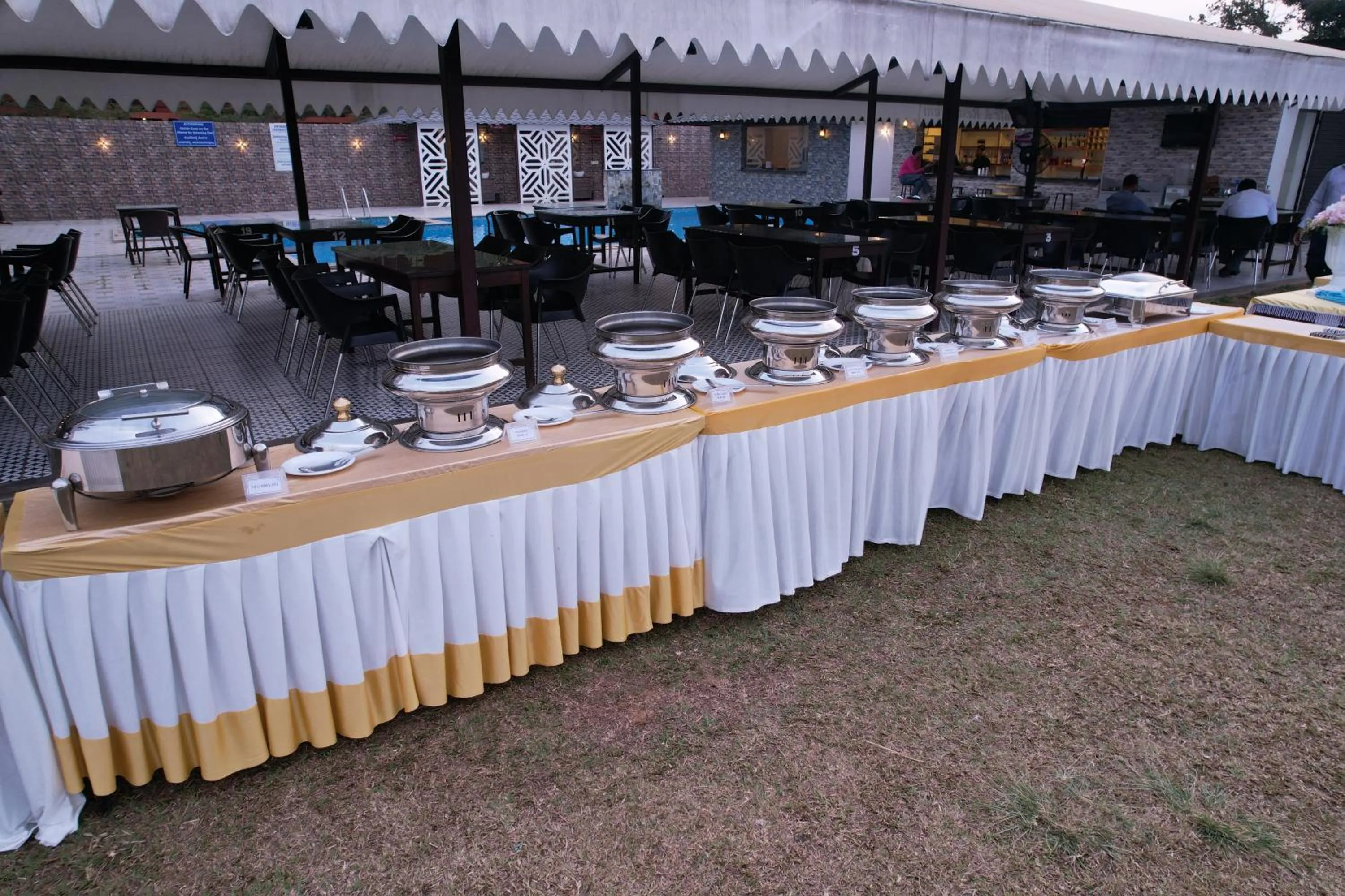 Restaurant/places to eat in Vistar Resort & Hotels