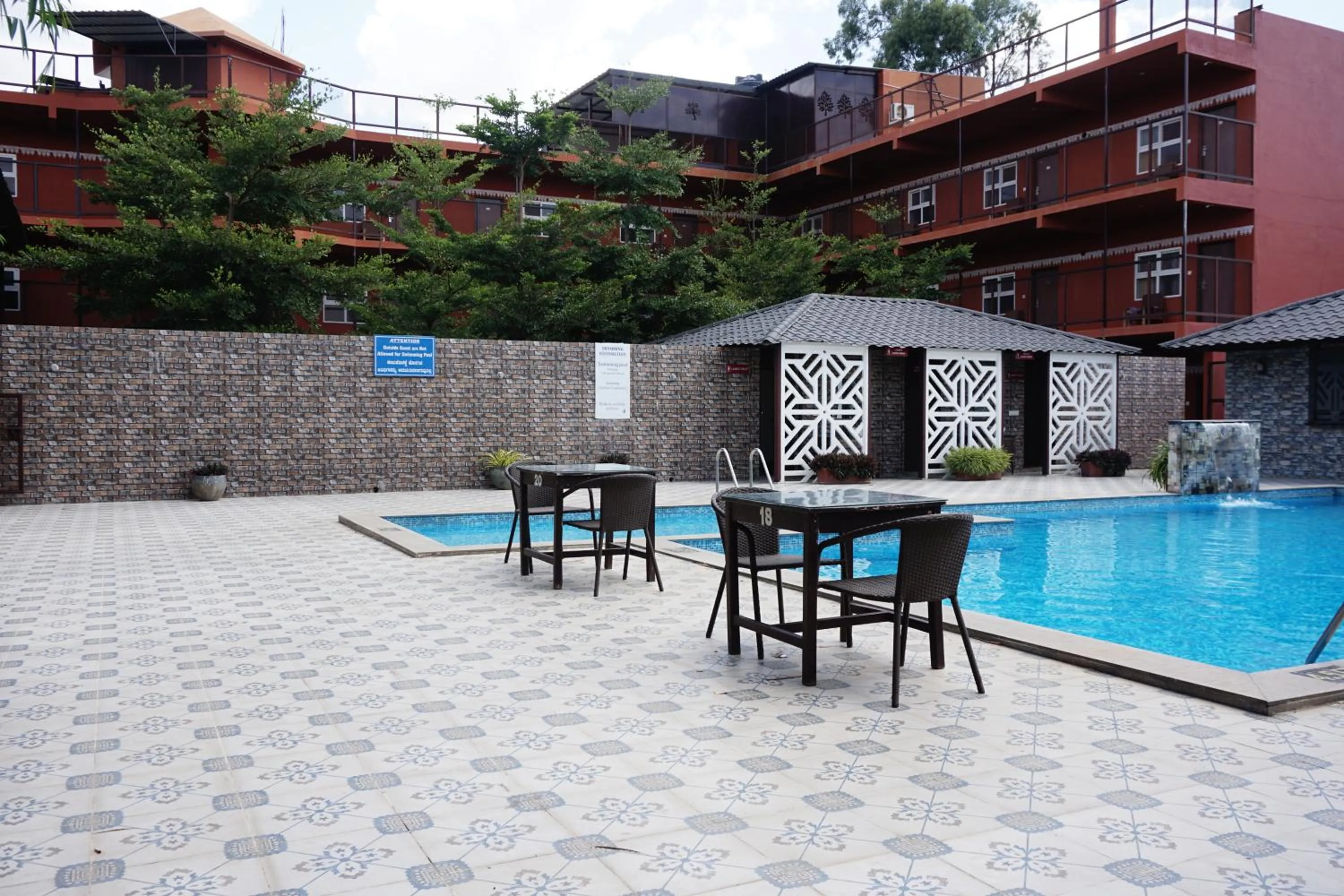 Swimming pool in Vistar Resort & Hotels