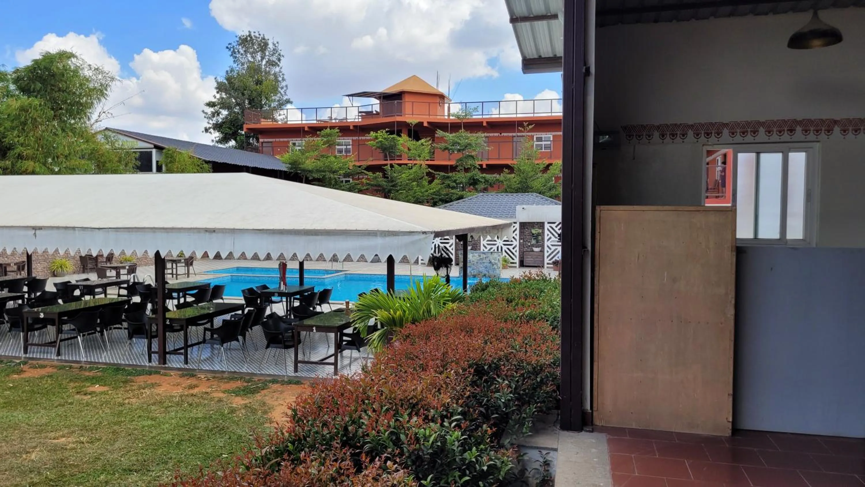 Restaurant/places to eat in Vistar Resort & Hotels