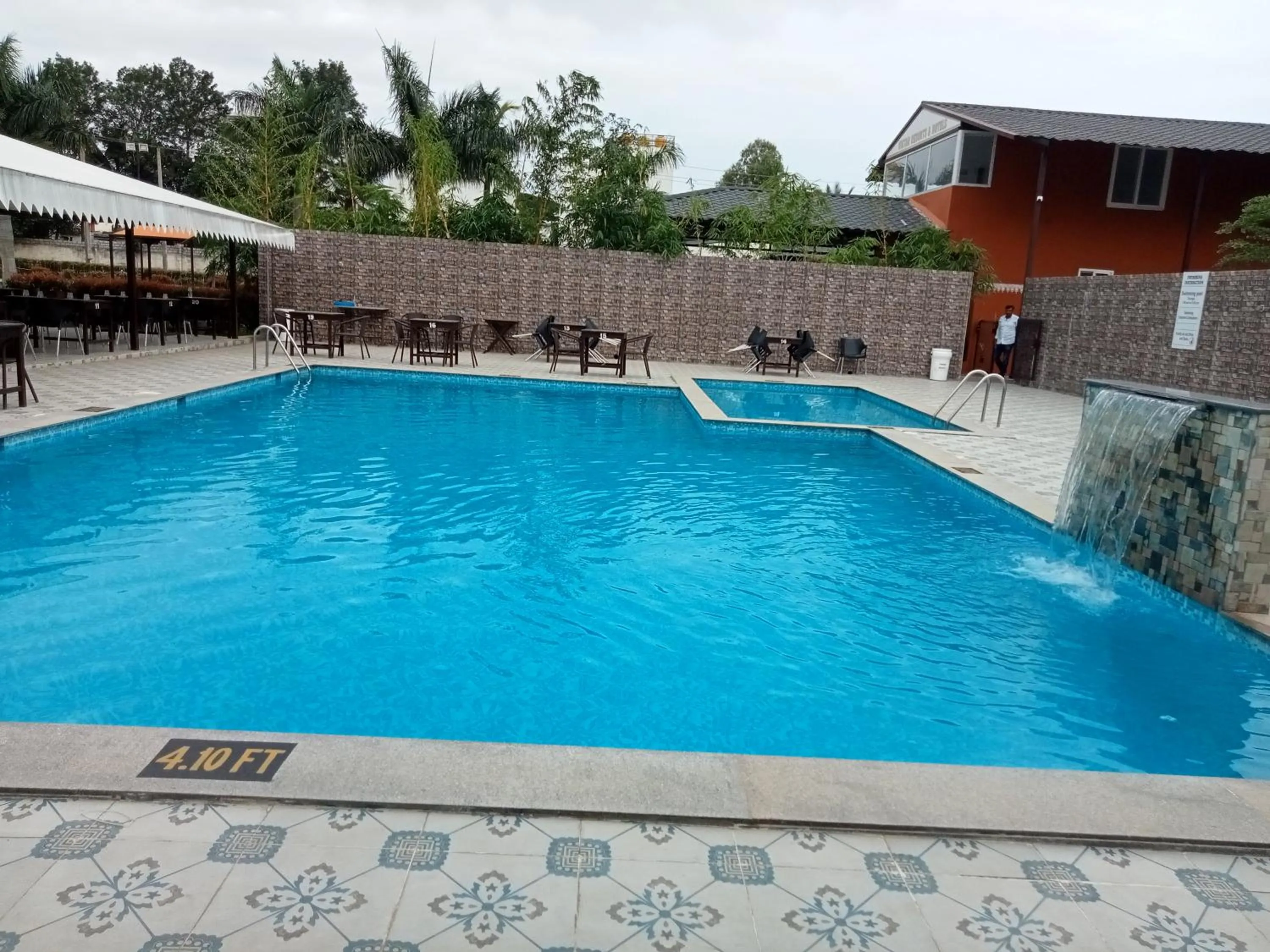 Swimming pool in Vistar Resort & Hotels
