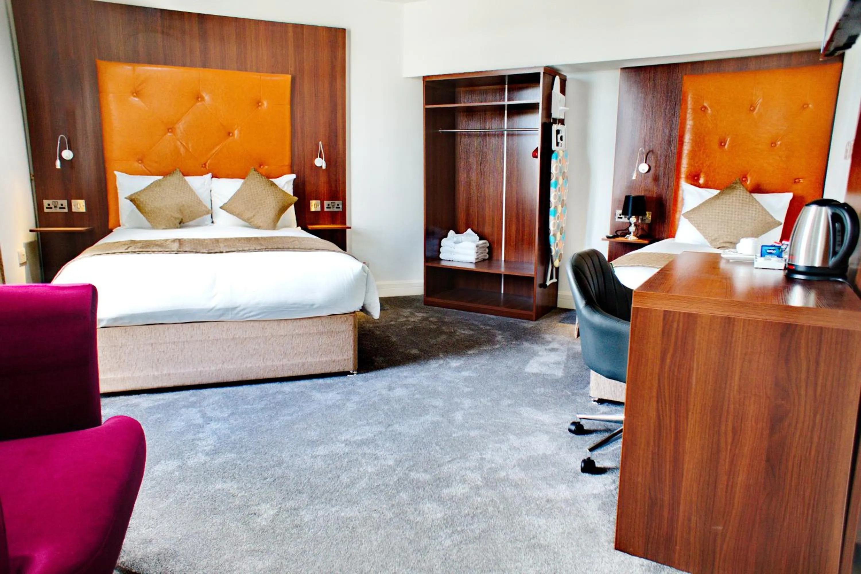 Bed in Trivelles Rochester Hotel