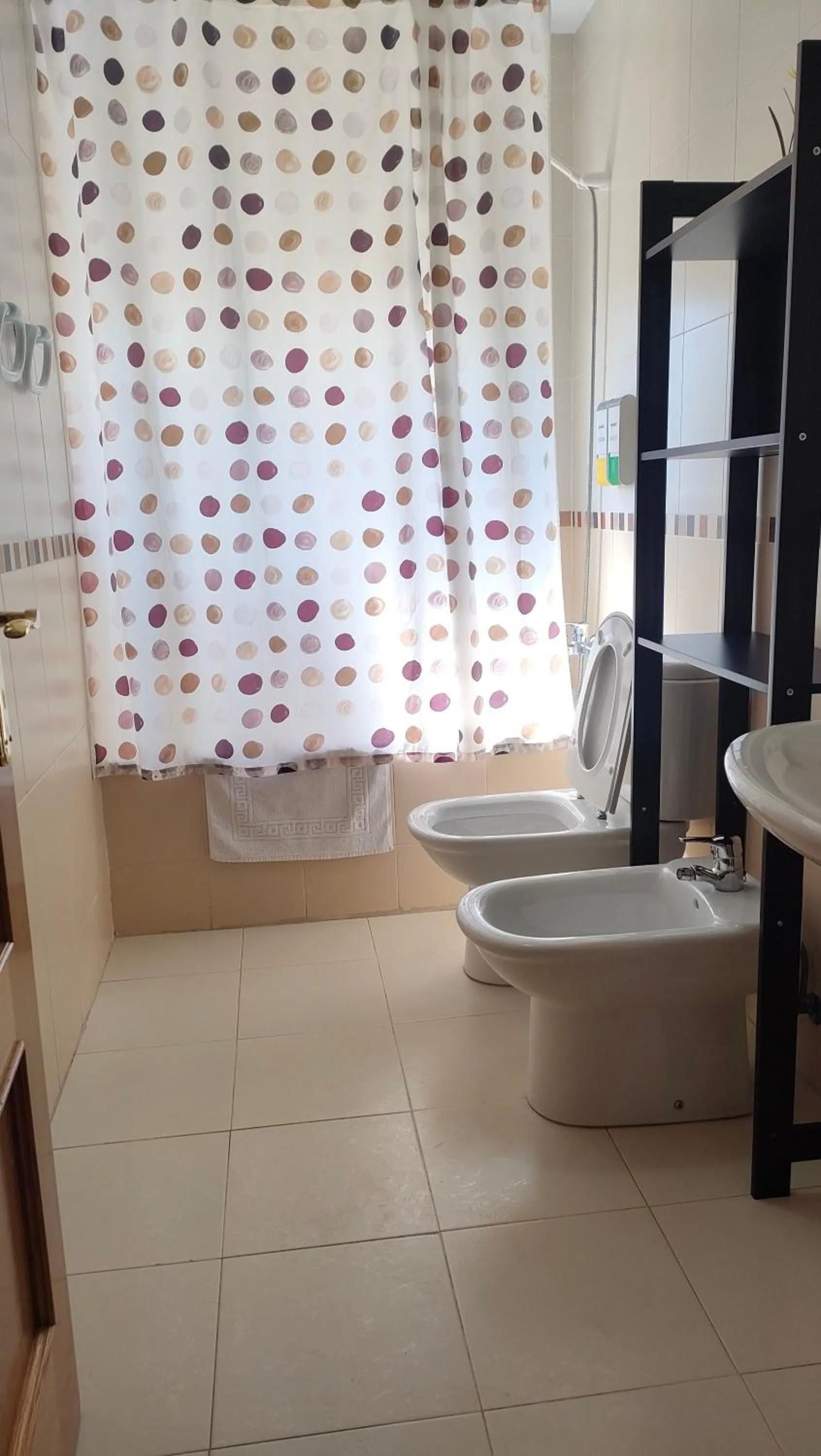 Bathroom in Hermosa Habitación amplia, fresca y tranquila.