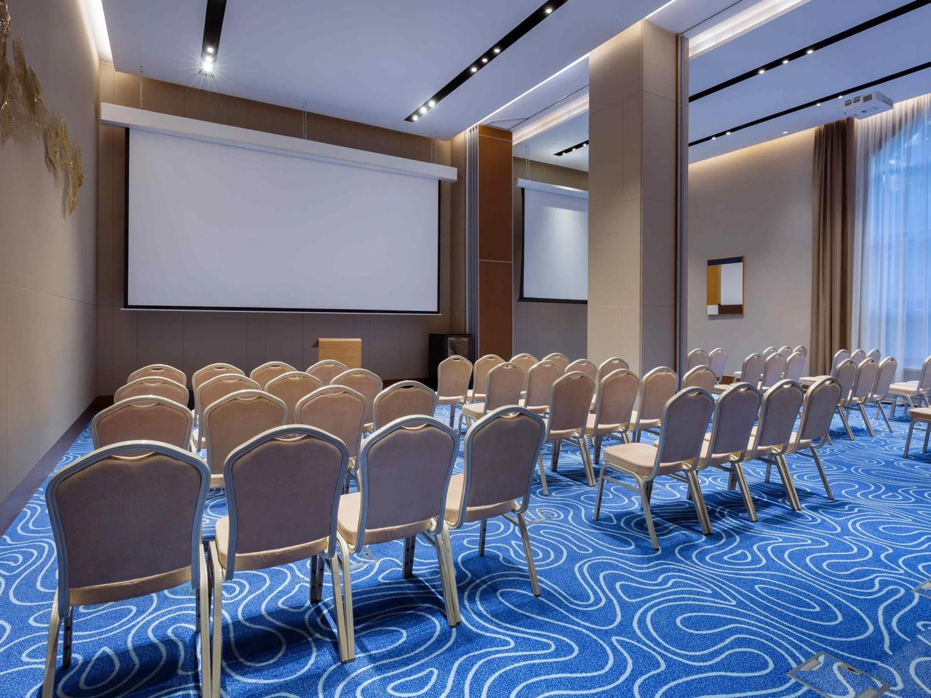 Meeting/conference room in Swissôtel Wellness Resort Alatau Almaty