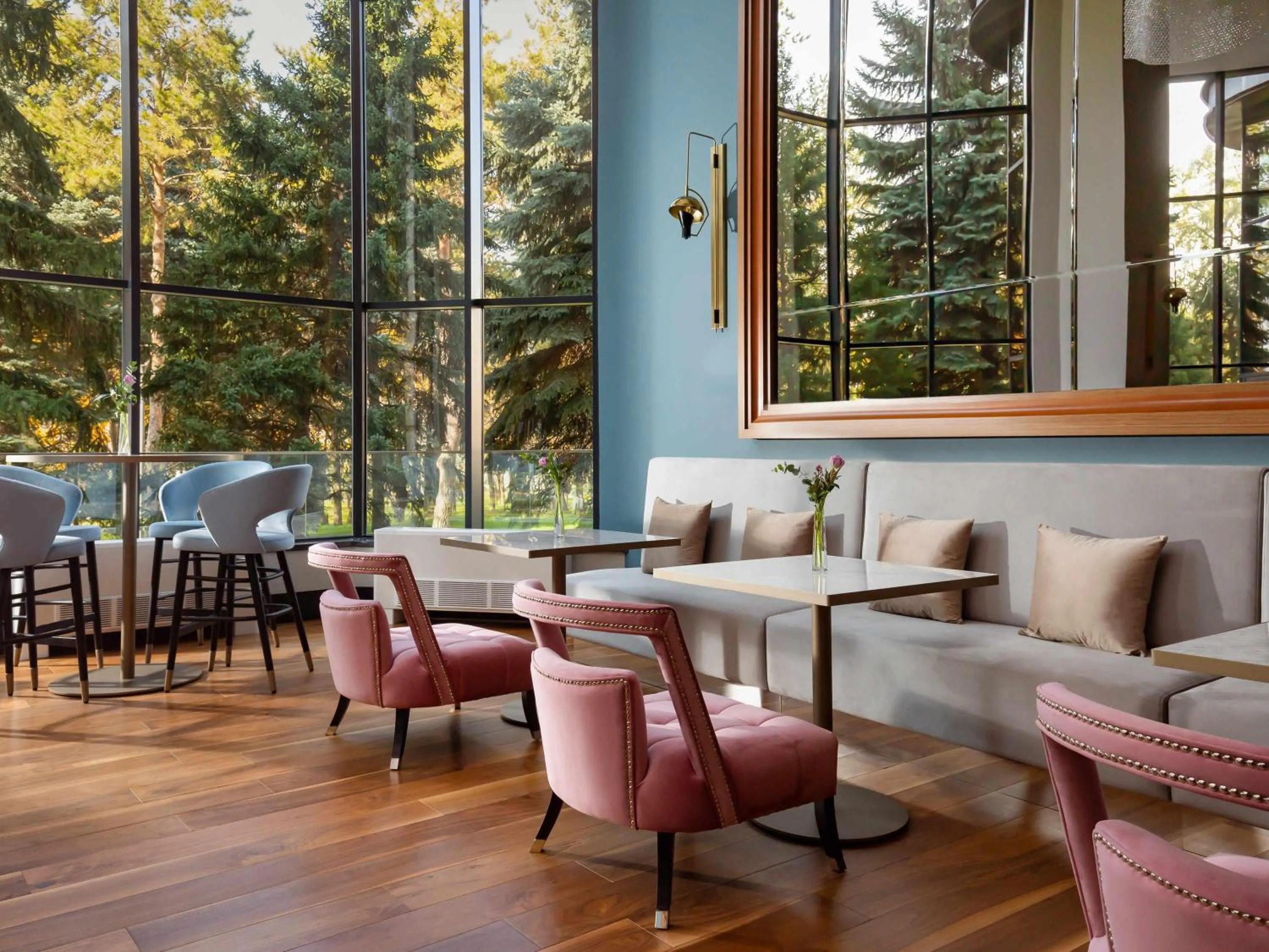 Lounge or bar in Swissôtel Wellness Resort Alatau Almaty