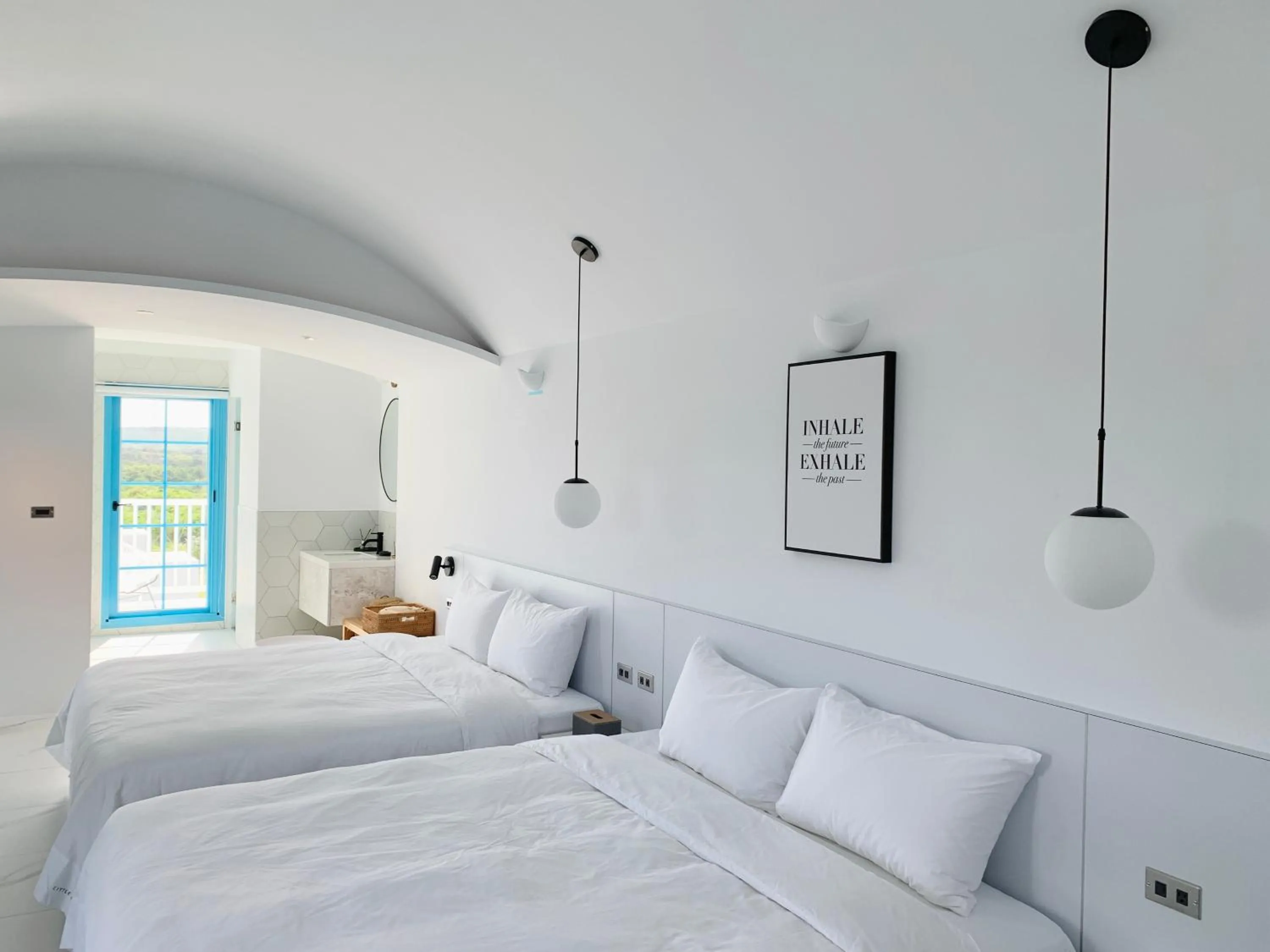 Photo of the whole room, Bed in Little Greece