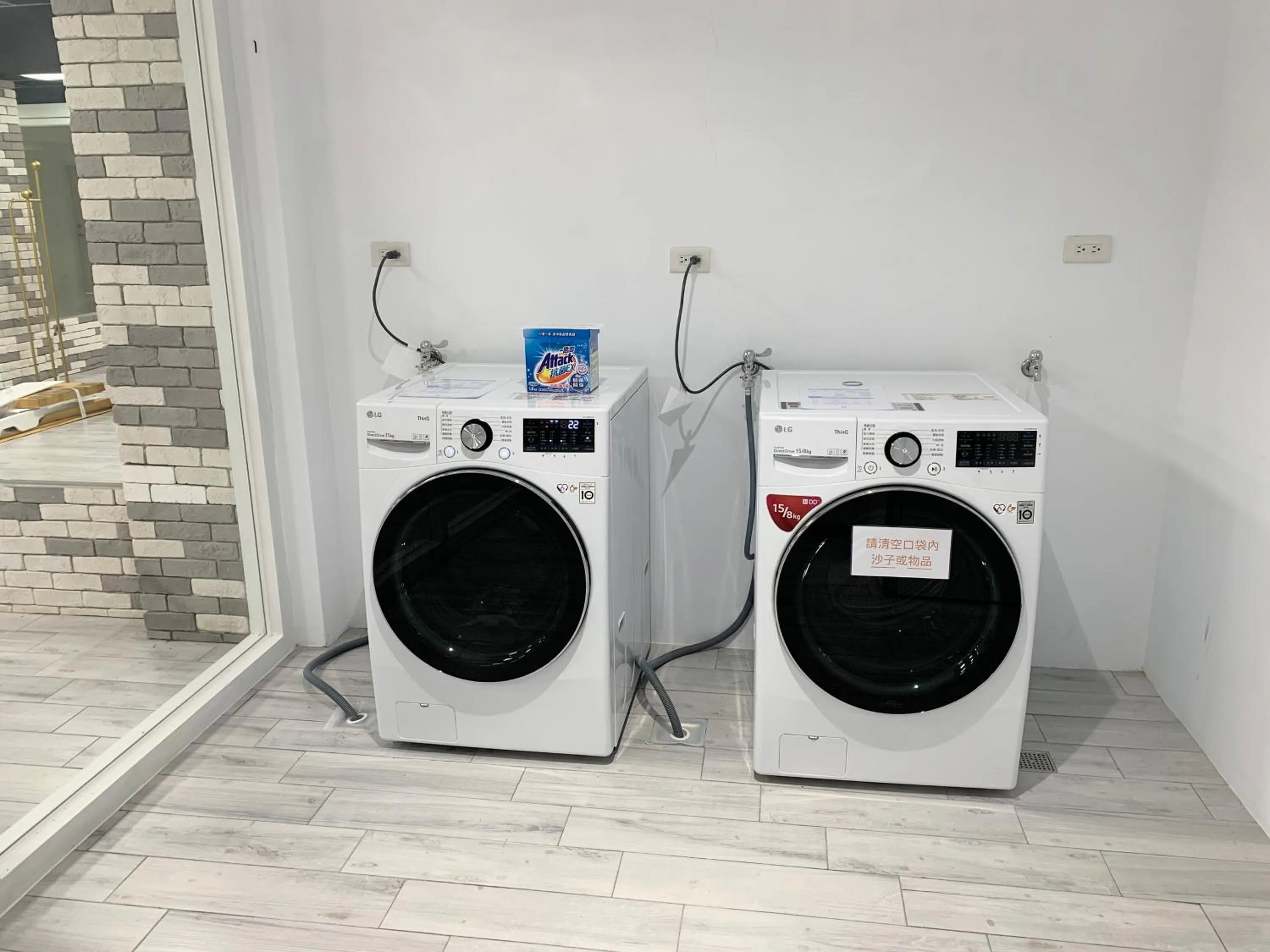 Area and facilities in Little Greece