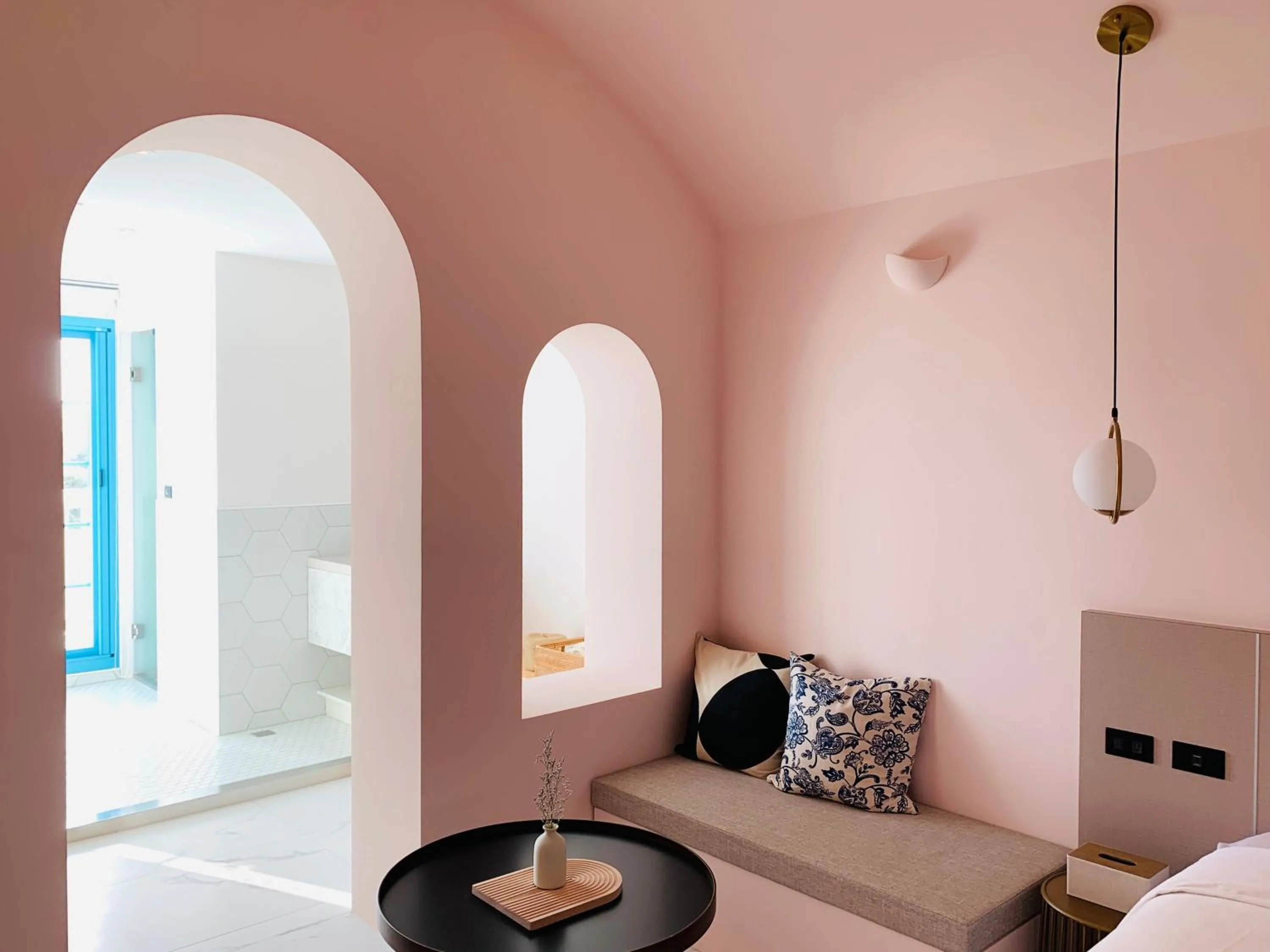 Bed in Little Greece