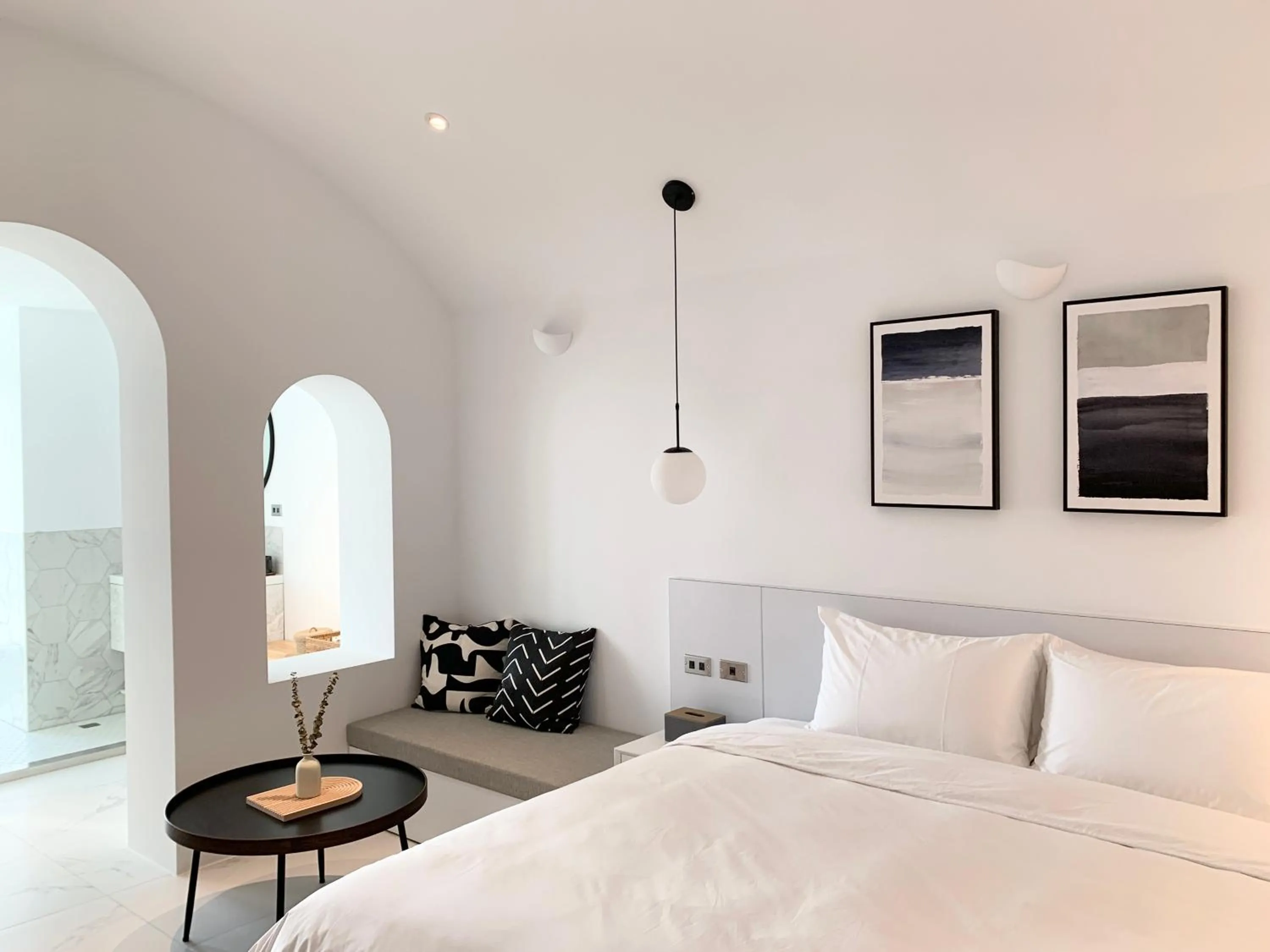 Bed in Little Greece