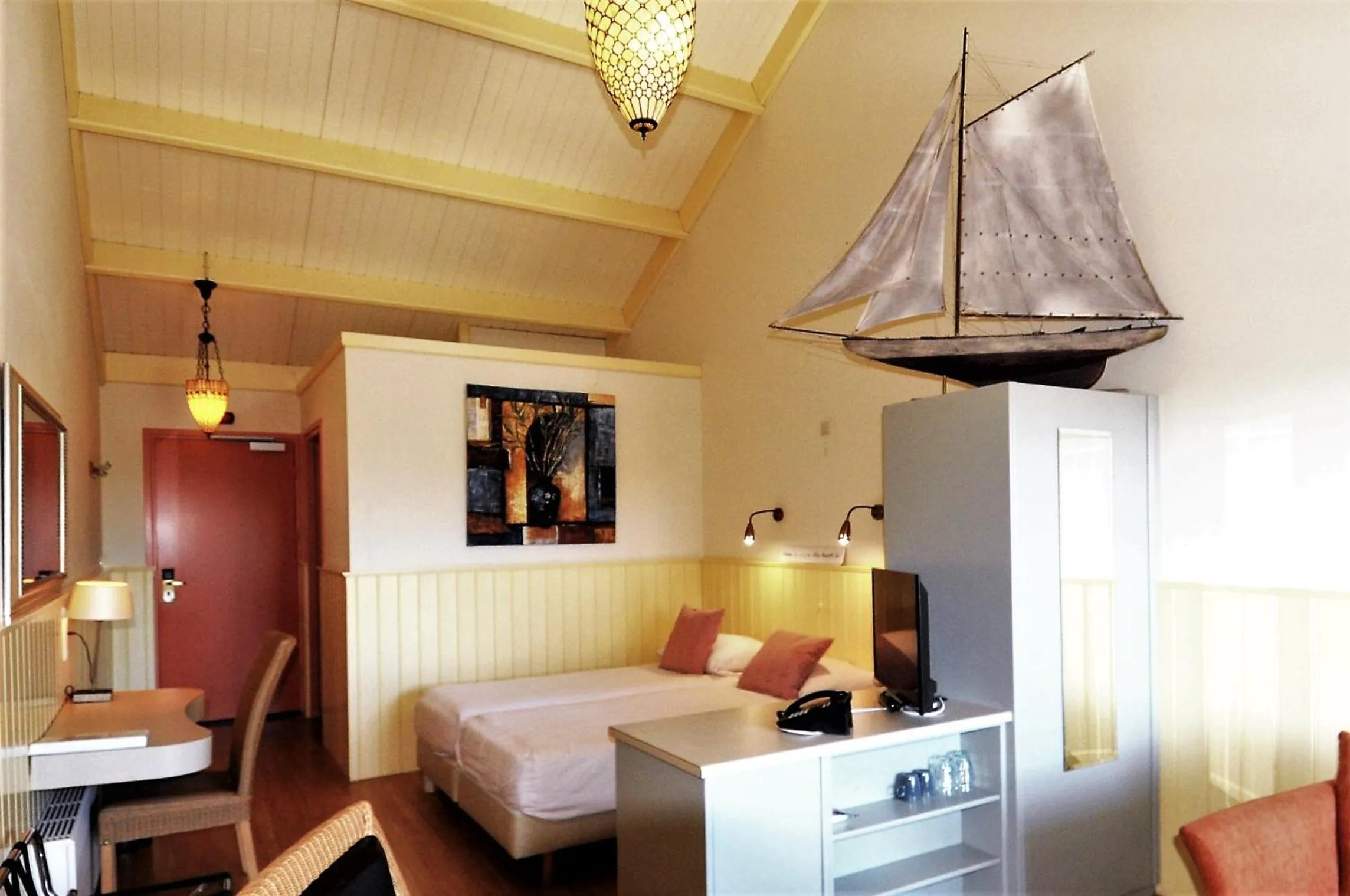 Bed in Jachthaven Hotel Borger