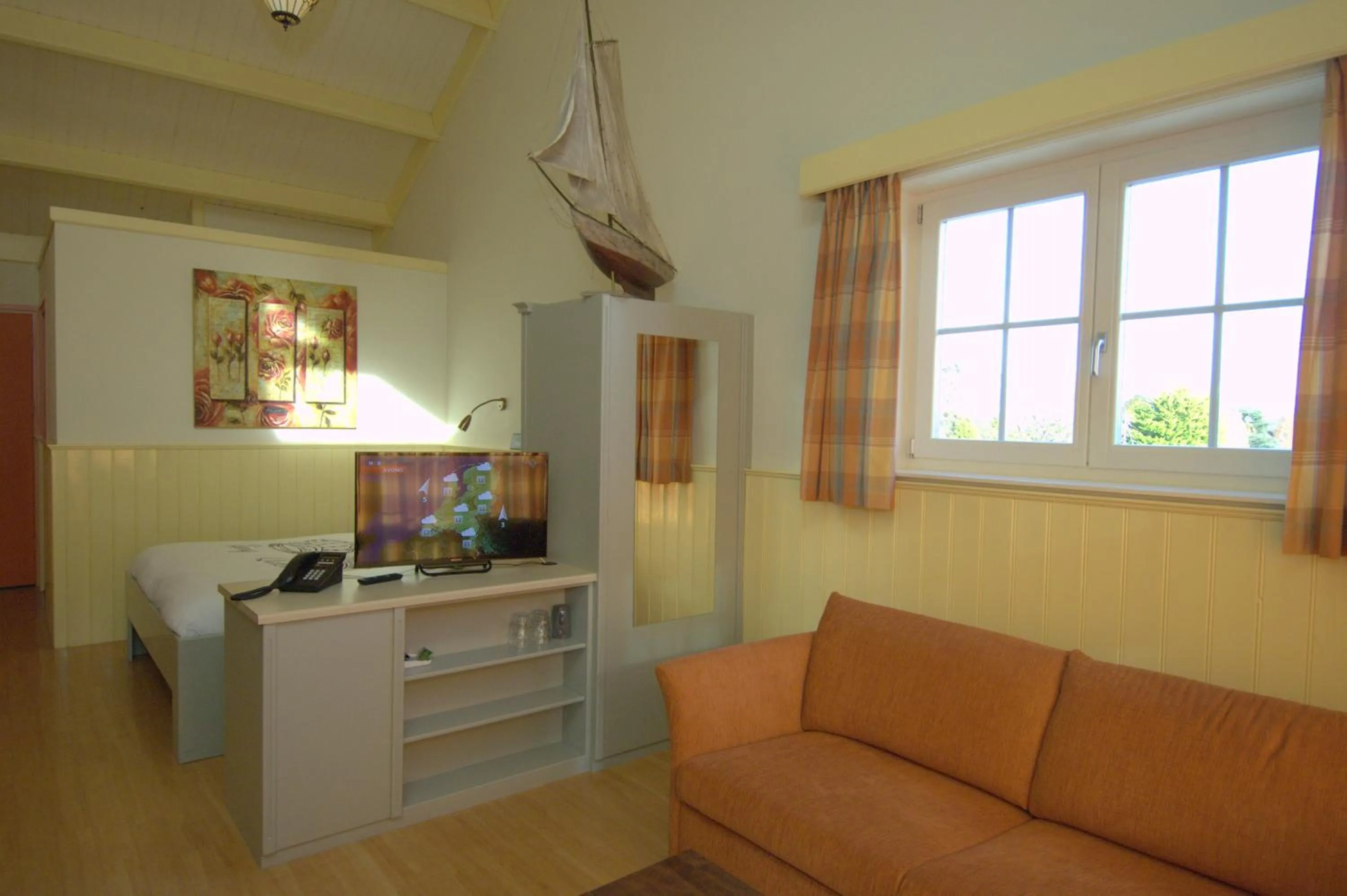 Seating area in Jachthaven Hotel Borger