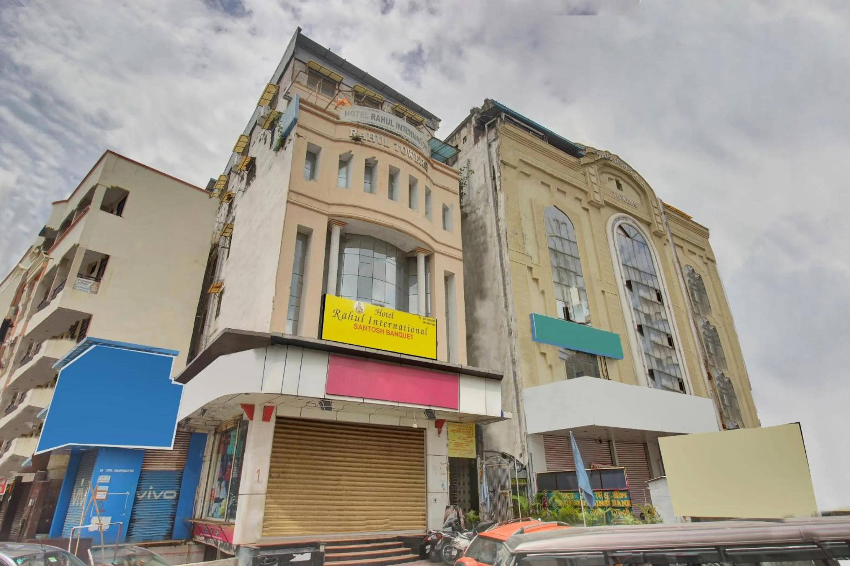 Facade/entrance in Hotel O Rahul International Hyderabad