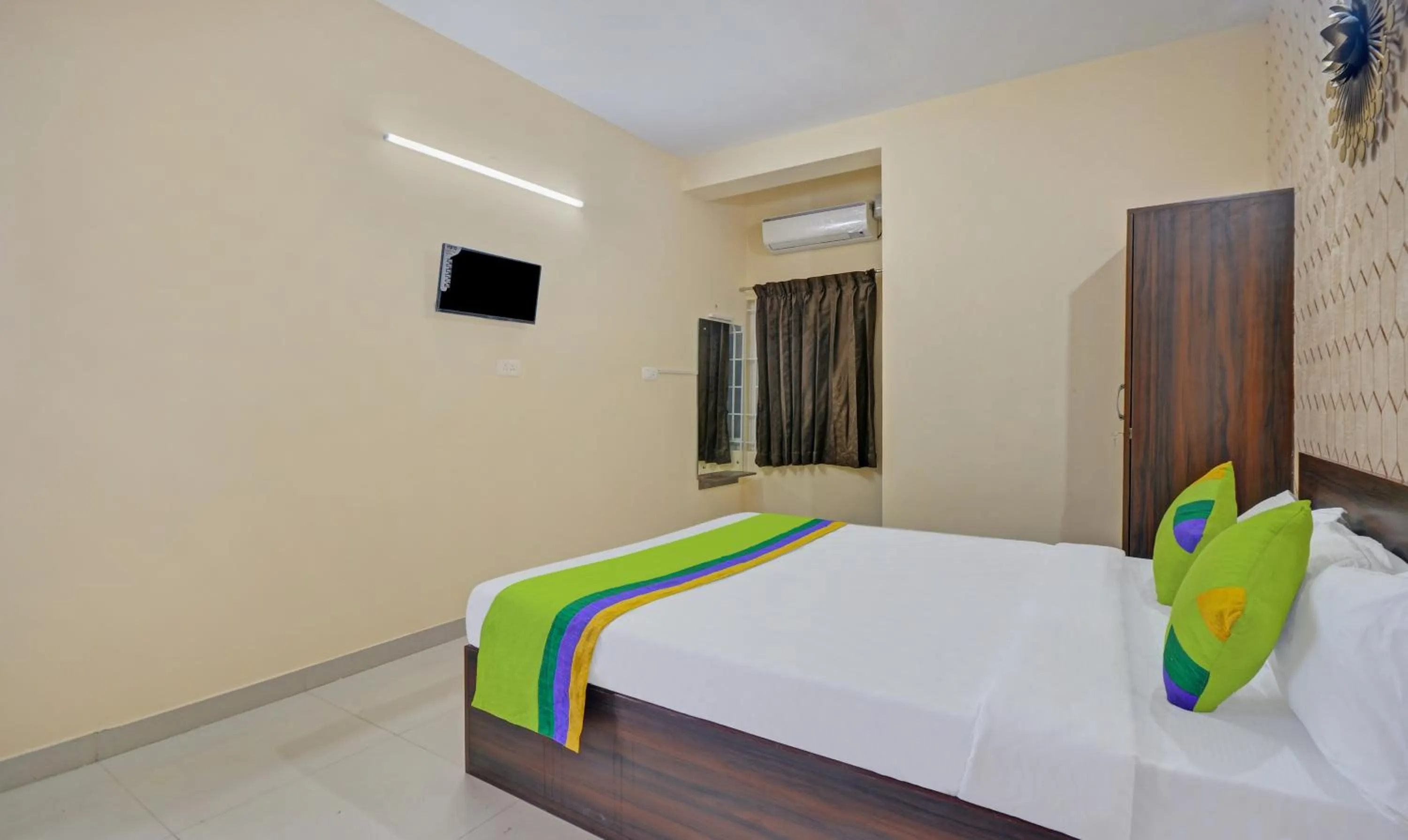 TV and multimedia, Bed in Treebo Everest Residency Tidel Park, 15 Mins From Coimbatore International Airport