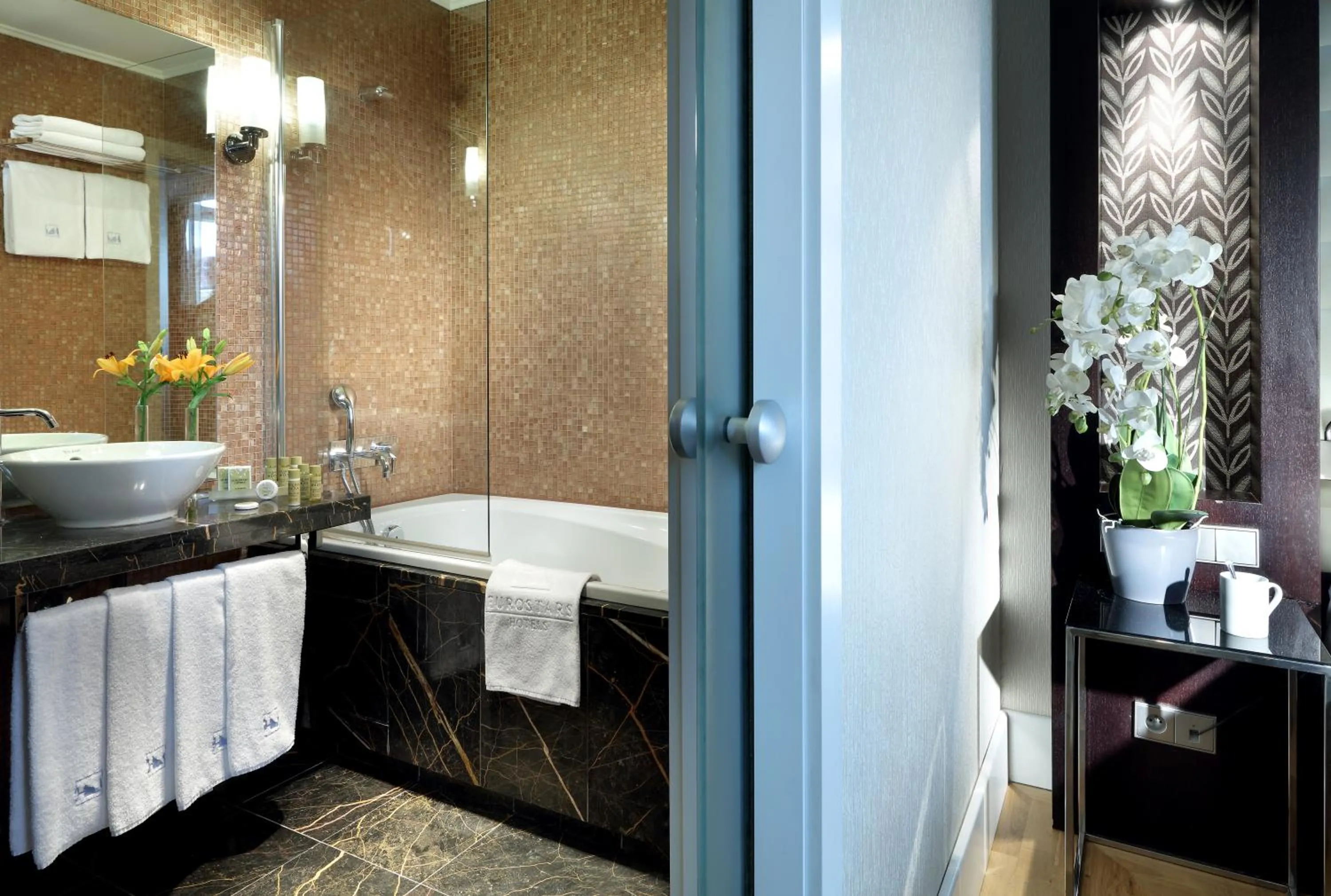 Bathroom in Eurostars Thalia