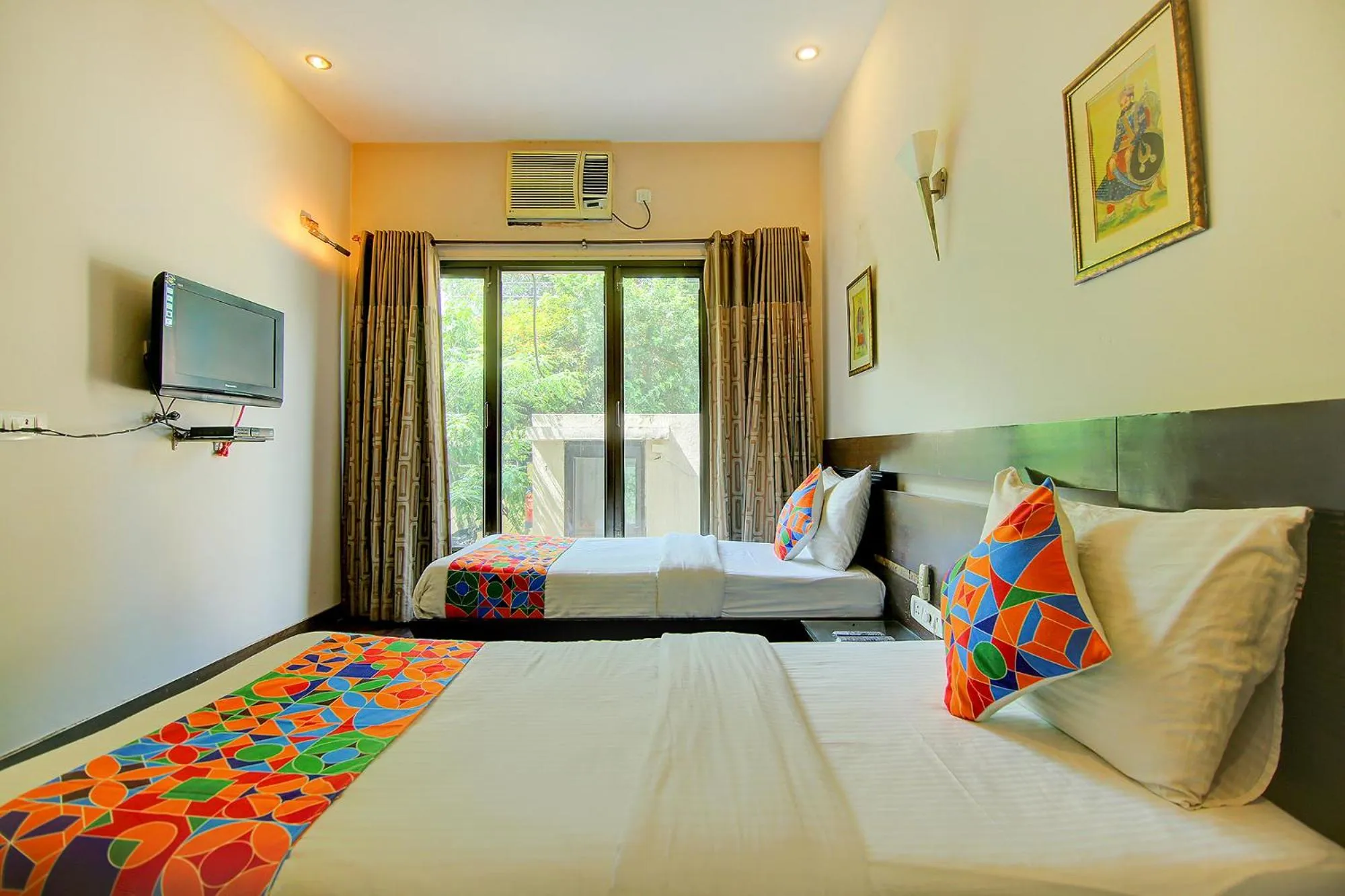 View (from property/room), Bed in FabHotel Phoenix Hospitality Near DLF Cyber Hub & Metro, Gurugram