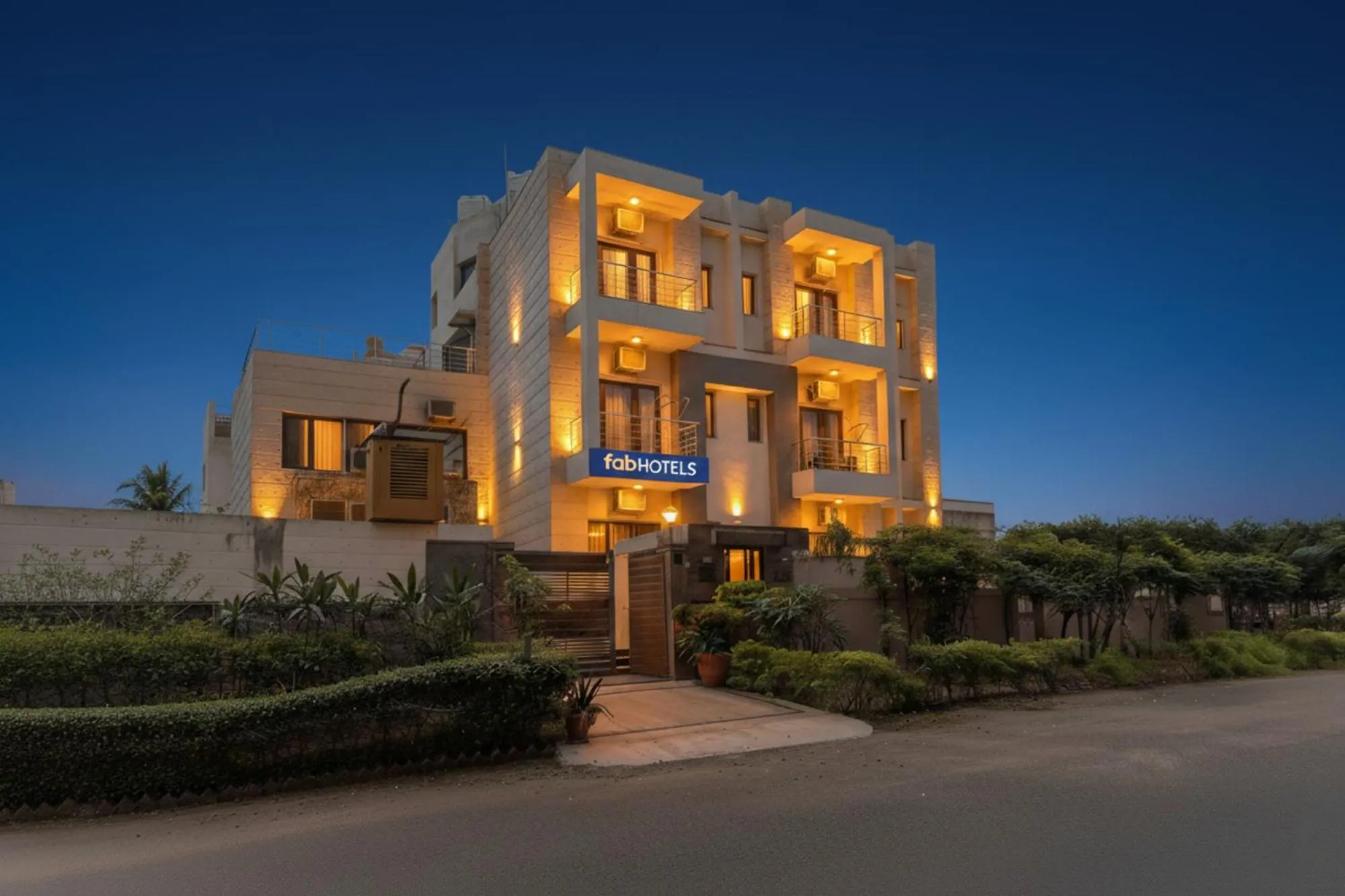 Property building in FabHotel Phoenix Hospitality Near DLF Cyber Hub & Metro, Gurugram