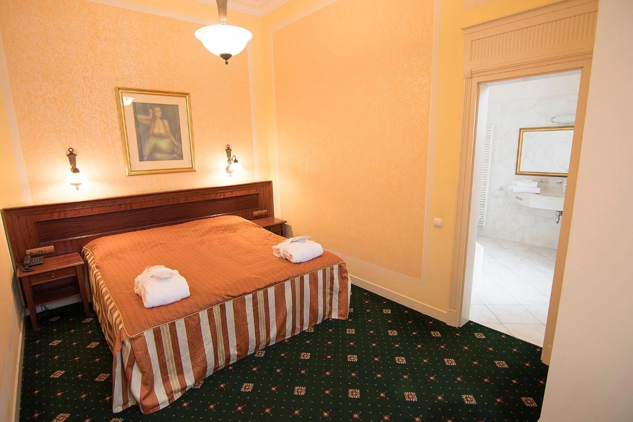 Bed in Humboldt Park Hotel & Spa